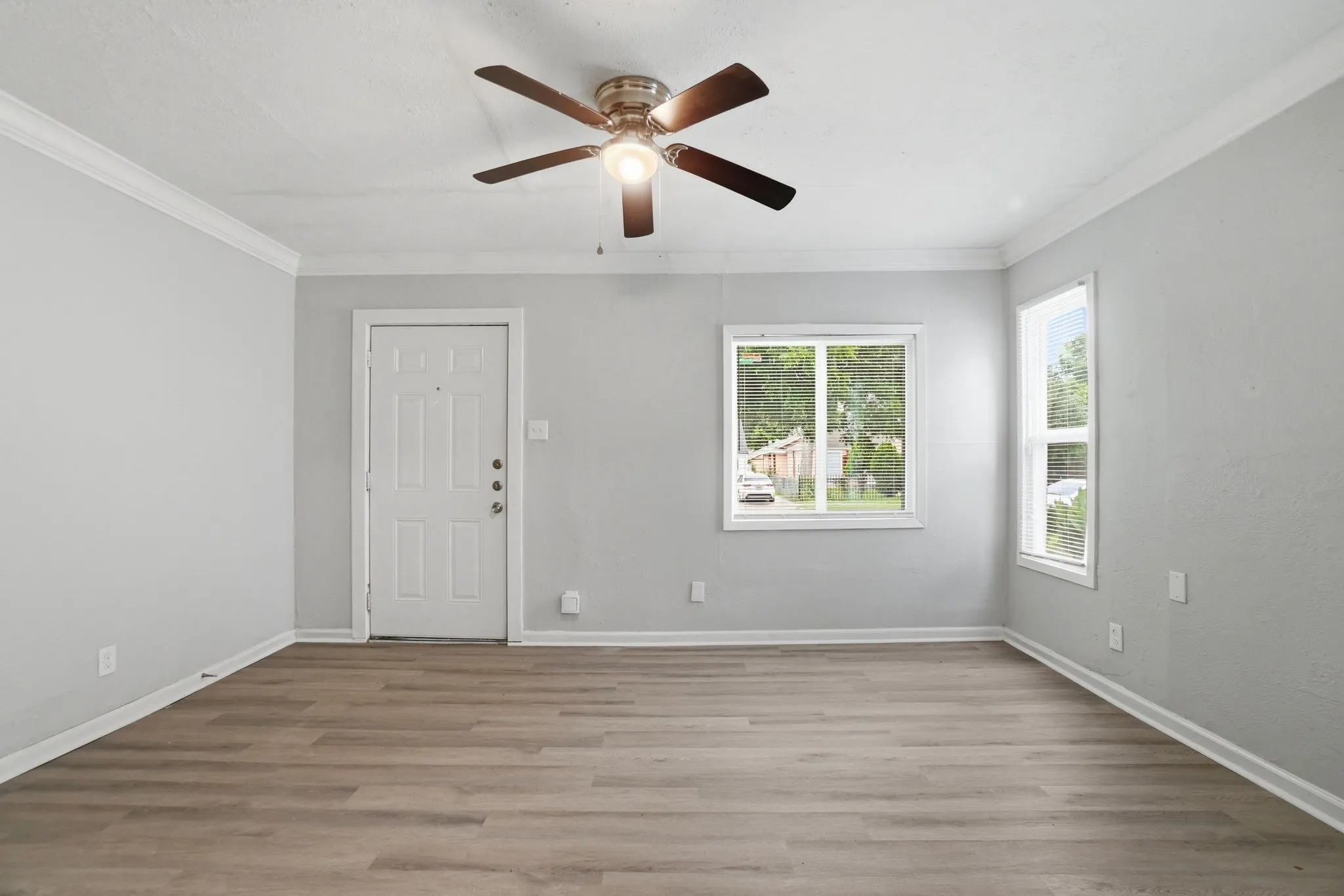 Single Family Residence For Sale in Dallas County , 2547 Wilton Avenue, Dallas, Texas 75211, 4 Bedroom, 1 Bathroom, Garage spaces, 1,222 Sqft, built in 1942, mls#21274849, Real Estate Agent in Dallas, Homes For Sale in Dallas county, Homes For Sale in Dallas, Realtor in Dallas Texas, Real Estate Brokerage Independent Realty Texas, Luminita Cordes Realtor