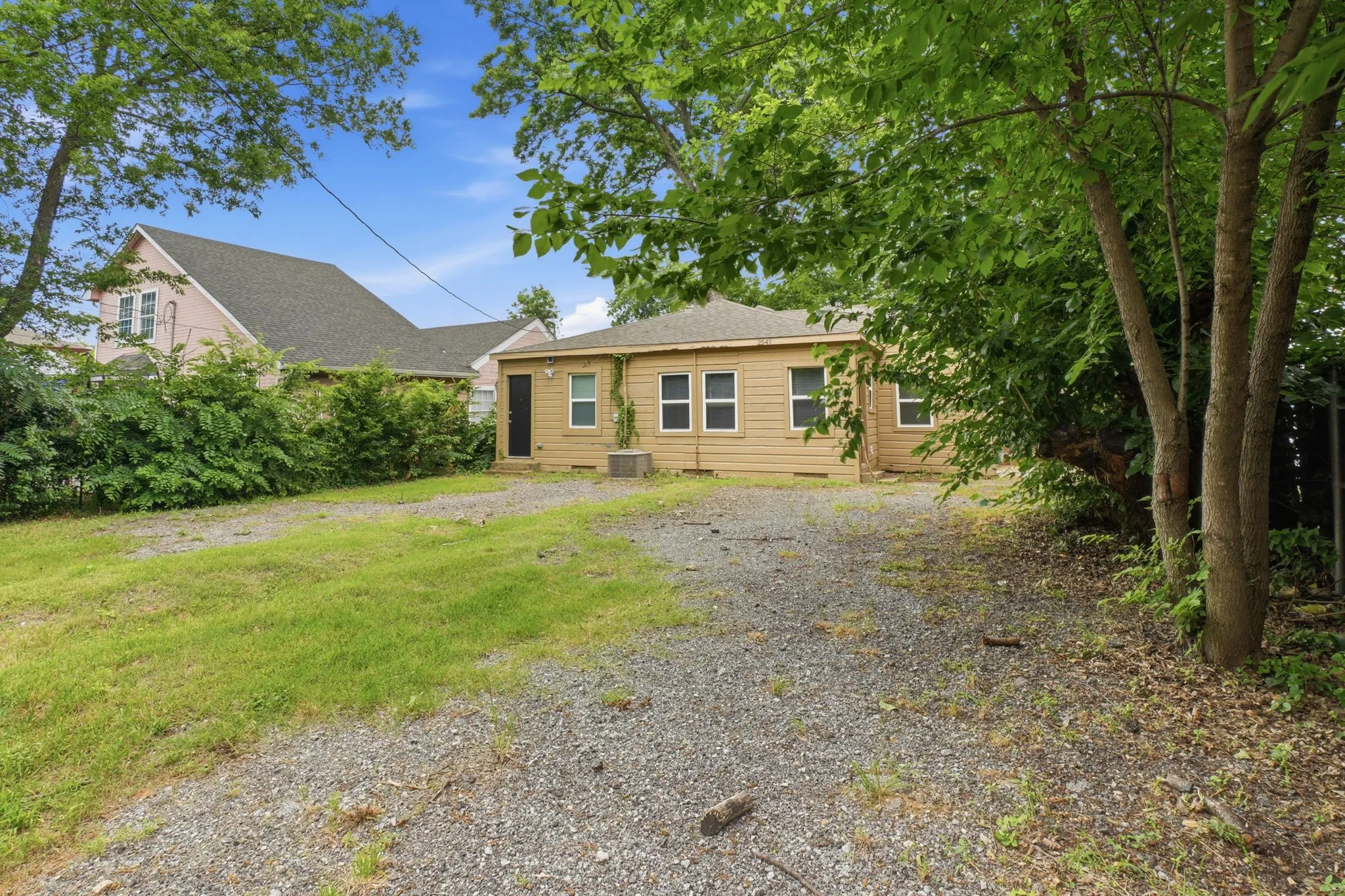 Single Family Residence For Sale in Dallas County , 2547 Wilton Avenue, Dallas, Texas 75211, 4 Bedroom, 1 Bathroom, Garage spaces, 1,222 Sqft, built in 1942, mls#21274849, Real Estate Agent in Dallas, Homes For Sale in Dallas county, Homes For Sale in Dallas, Realtor in Dallas Texas, Real Estate Brokerage Independent Realty Texas, Luminita Cordes Realtor