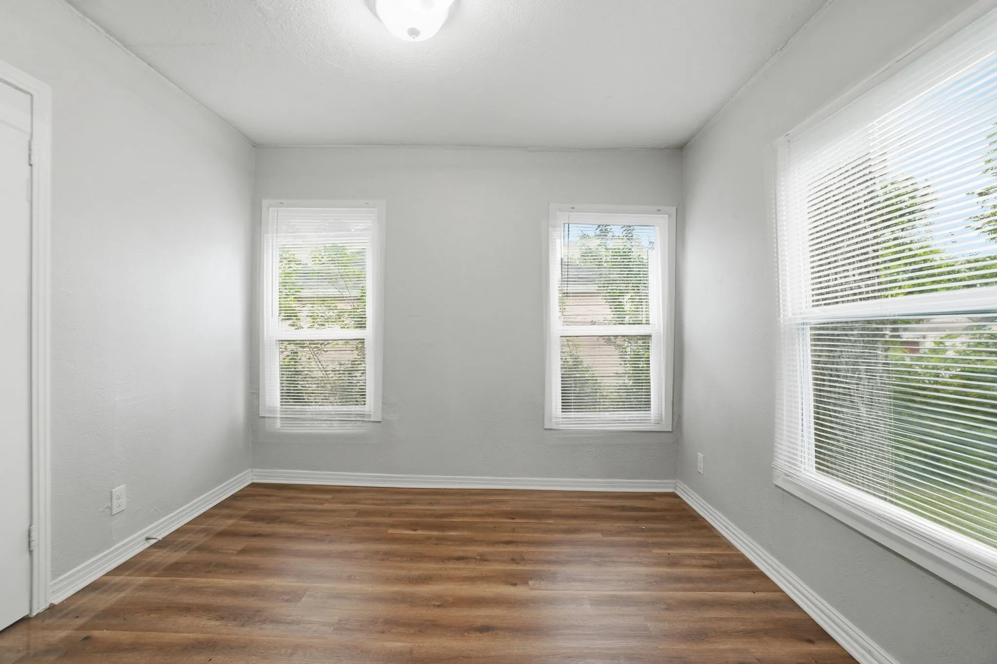 Single Family Residence For Sale in Dallas County , 2547 Wilton Avenue, Dallas, Texas 75211, 4 Bedroom, 1 Bathroom, Garage spaces, 1,222 Sqft, built in 1942, mls#21274849, Real Estate Agent in Dallas, Homes For Sale in Dallas county, Homes For Sale in Dallas, Realtor in Dallas Texas, Real Estate Brokerage Independent Realty Texas, Luminita Cordes Realtor