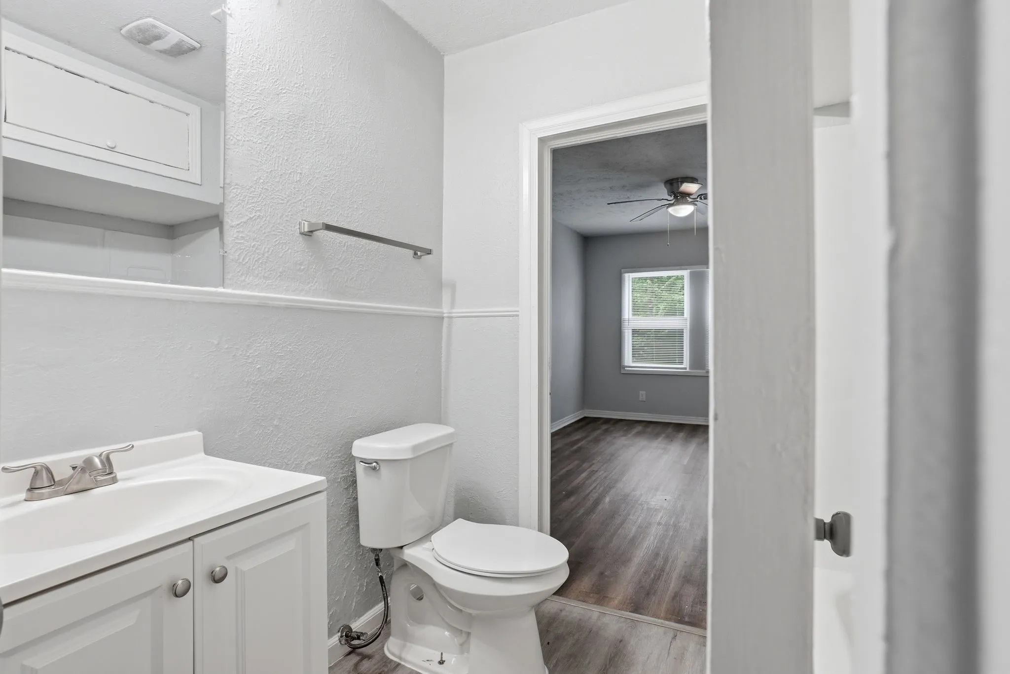 Single Family Residence For Sale in Dallas County , 2547 Wilton Avenue, Dallas, Texas 75211, 4 Bedroom, 1 Bathroom, Garage spaces, 1,222 Sqft, built in 1942, mls#21274849, Real Estate Agent in Dallas, Homes For Sale in Dallas county, Homes For Sale in Dallas, Realtor in Dallas Texas, Real Estate Brokerage Independent Realty Texas, Luminita Cordes Realtor