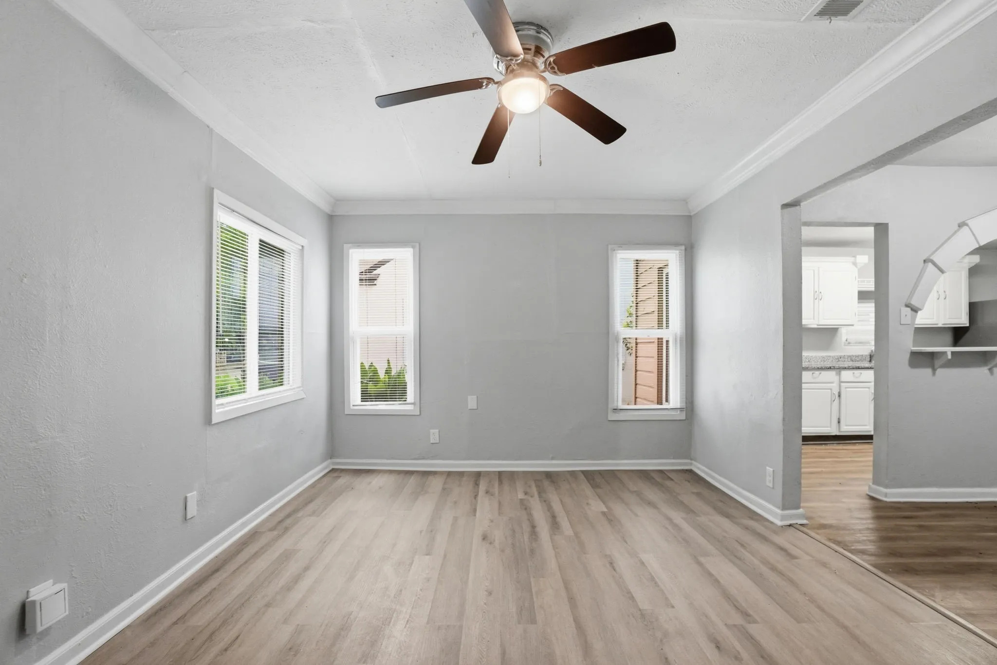 Single Family Residence For Sale in Dallas County , 2547 Wilton Avenue, Dallas, Texas 75211, 4 Bedroom, 1 Bathroom, Garage spaces, 1,222 Sqft, built in 1942, mls#21274849, Real Estate Agent in Dallas, Homes For Sale in Dallas county, Homes For Sale in Dallas, Realtor in Dallas Texas, Real Estate Brokerage Independent Realty Texas, Luminita Cordes Realtor