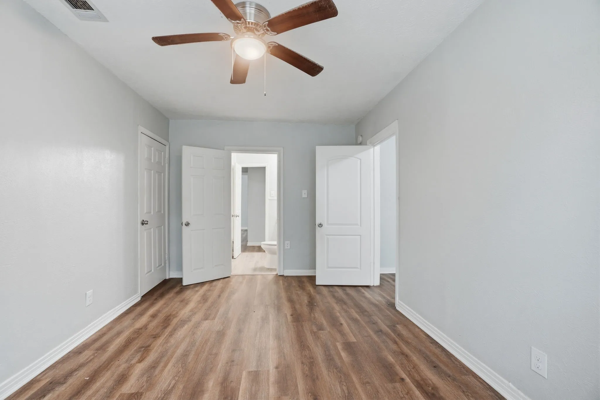 Single Family Residence For Sale in Dallas County , 2547 Wilton Avenue, Dallas, Texas 75211, 4 Bedroom, 1 Bathroom, Garage spaces, 1,222 Sqft, built in 1942, mls#21274849, Real Estate Agent in Dallas, Homes For Sale in Dallas county, Homes For Sale in Dallas, Realtor in Dallas Texas, Real Estate Brokerage Independent Realty Texas, Luminita Cordes Realtor