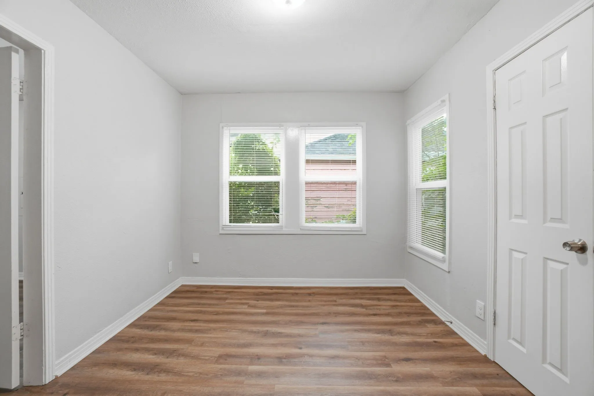 Single Family Residence For Sale in Dallas County , 2547 Wilton Avenue, Dallas, Texas 75211, 4 Bedroom, 1 Bathroom, Garage spaces, 1,222 Sqft, built in 1942, mls#21274849, Real Estate Agent in Dallas, Homes For Sale in Dallas county, Homes For Sale in Dallas, Realtor in Dallas Texas, Real Estate Brokerage Independent Realty Texas, Luminita Cordes Realtor