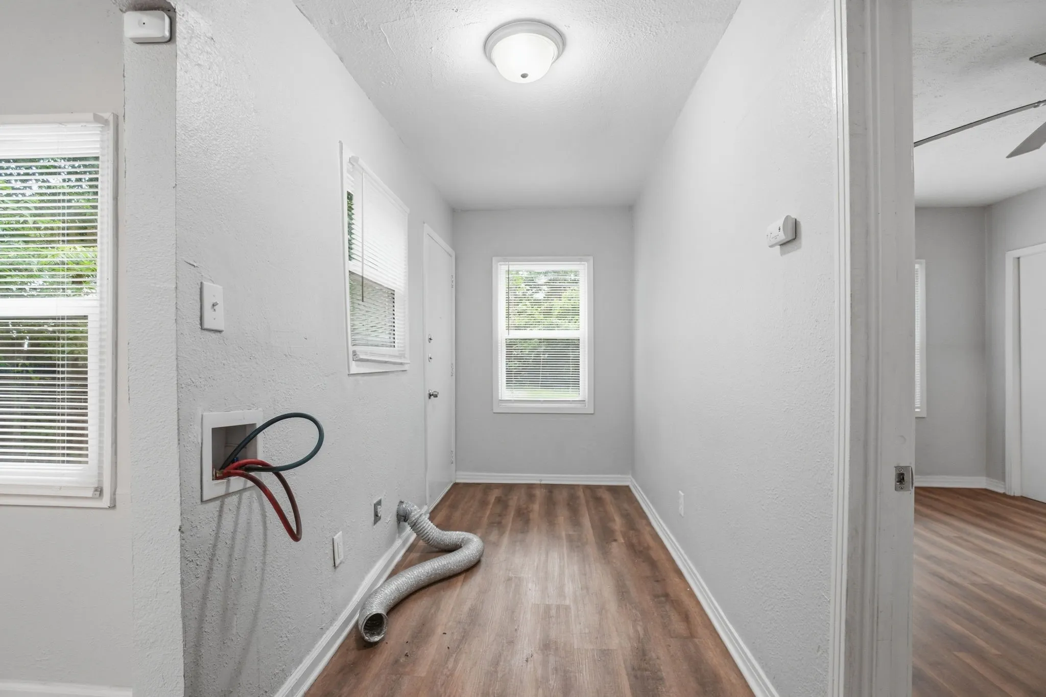 Single Family Residence For Sale in Dallas County , 2547 Wilton Avenue, Dallas, Texas 75211, 4 Bedroom, 1 Bathroom, Garage spaces, 1,222 Sqft, built in 1942, mls#21274849, Real Estate Agent in Dallas, Homes For Sale in Dallas county, Homes For Sale in Dallas, Realtor in Dallas Texas, Real Estate Brokerage Independent Realty Texas, Luminita Cordes Realtor