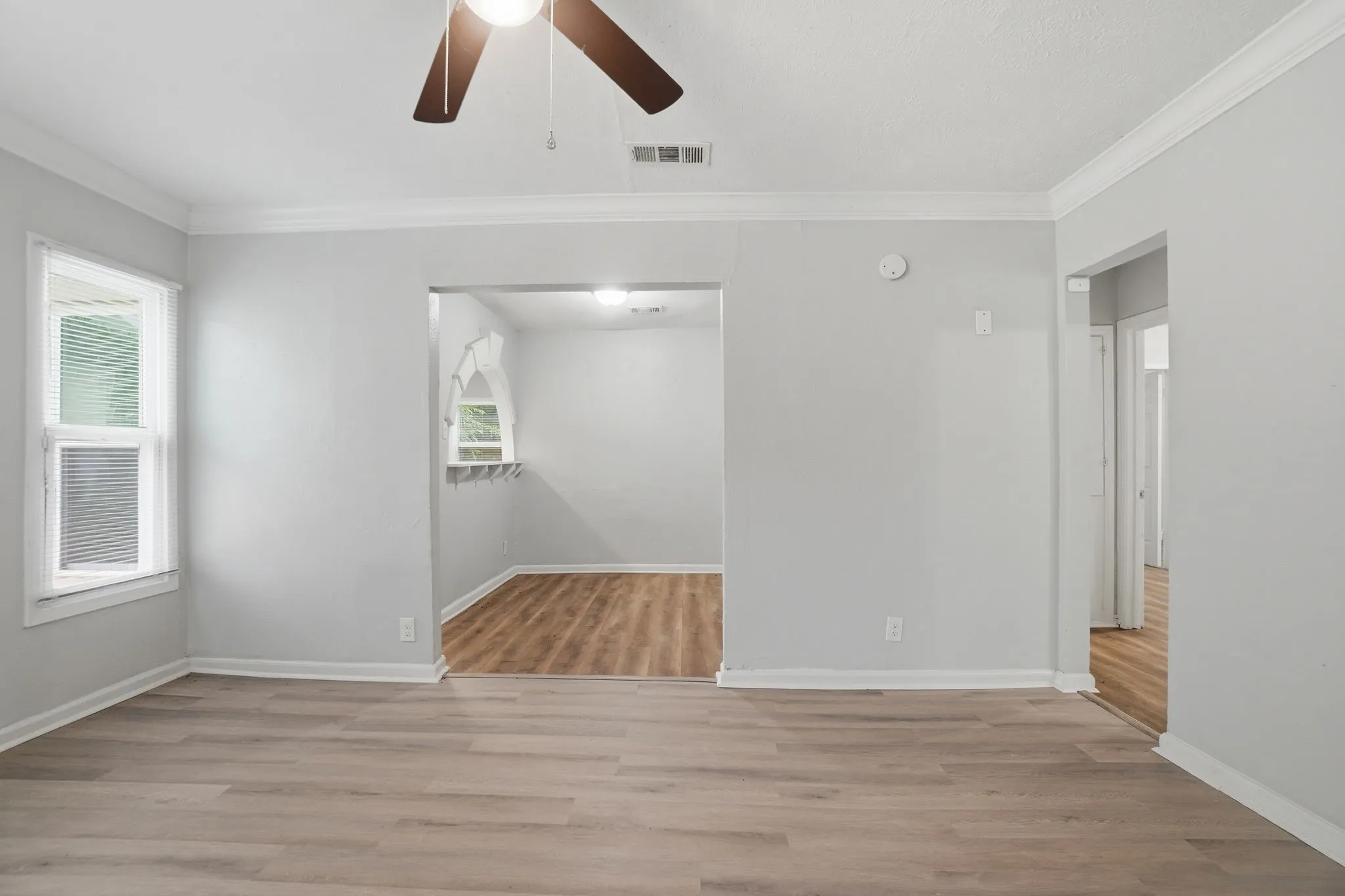 Single Family Residence For Sale in Dallas County , 2547 Wilton Avenue, Dallas, Texas 75211, 4 Bedroom, 1 Bathroom, Garage spaces, 1,222 Sqft, built in 1942, mls#21274849, Real Estate Agent in Dallas, Homes For Sale in Dallas county, Homes For Sale in Dallas, Realtor in Dallas Texas, Real Estate Brokerage Independent Realty Texas, Luminita Cordes Realtor