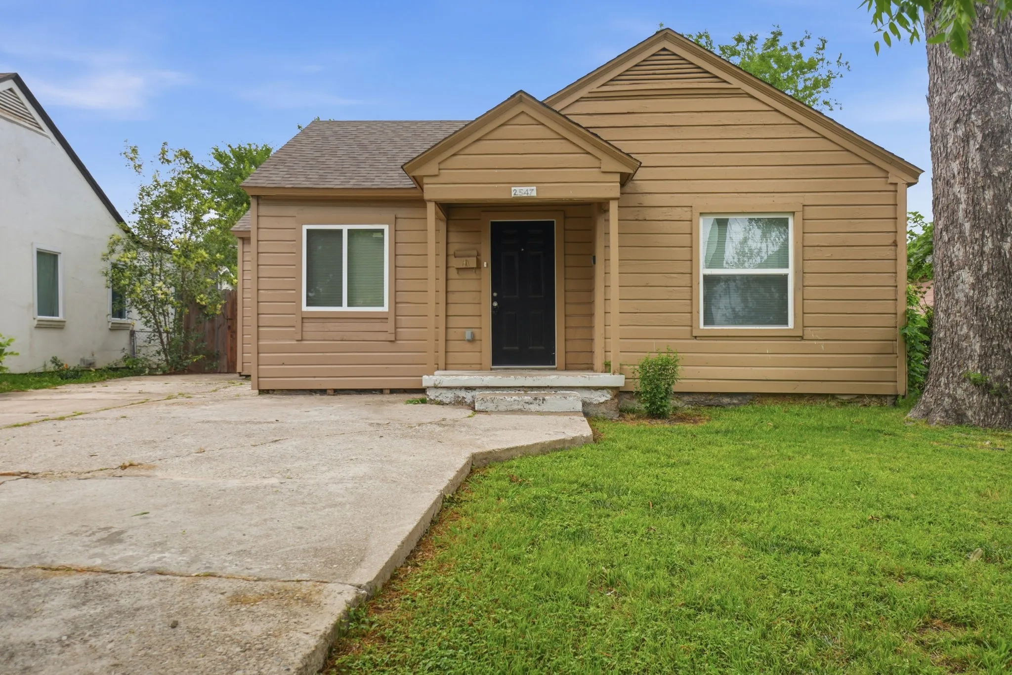 Single Family Residence For Sale in Dallas County , 2547 Wilton Avenue, Dallas, Texas 75211, 4 Bedroom, 1 Bathroom, Garage spaces, 1,222 Sqft, built in 1942, mls#21274849, Real Estate Agent in Dallas, Homes For Sale in Dallas county, Homes For Sale in Dallas, Realtor in Dallas Texas, Real Estate Brokerage Independent Realty Texas, Luminita Cordes Realtor