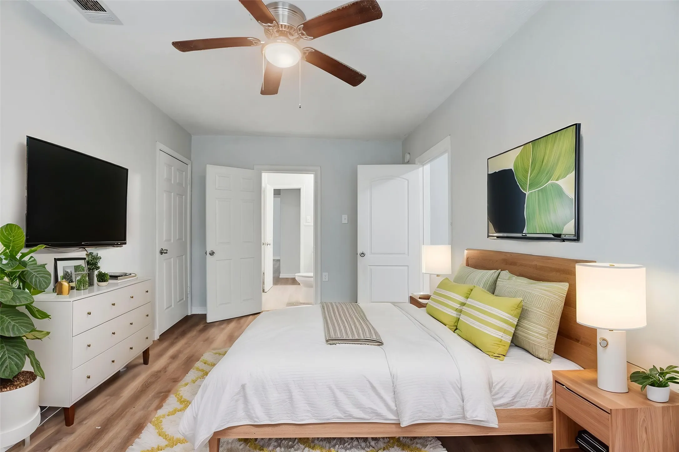 Single Family Residence For Sale in Dallas County , 2547 Wilton Avenue, Dallas, Texas 75211, 4 Bedroom, 1 Bathroom, Garage spaces, 1,222 Sqft, built in 1942, mls#21274849, Real Estate Agent in Dallas, Homes For Sale in Dallas county, Homes For Sale in Dallas, Realtor in Dallas Texas, Real Estate Brokerage Independent Realty Texas, Luminita Cordes Realtor