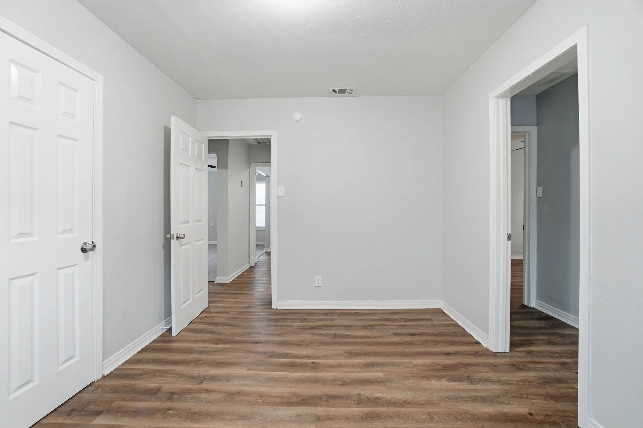Single Family Residence For Sale in Dallas County , 2547 Wilton Avenue, Dallas, Texas 75211, 4 Bedroom, 1 Bathroom, Garage spaces, 1,222 Sqft, built in 1942, mls#21274849, Real Estate Agent in Dallas, Homes For Sale in Dallas county, Homes For Sale in Dallas, Realtor in Dallas Texas, Real Estate Brokerage Independent Realty Texas, Luminita Cordes Realtor