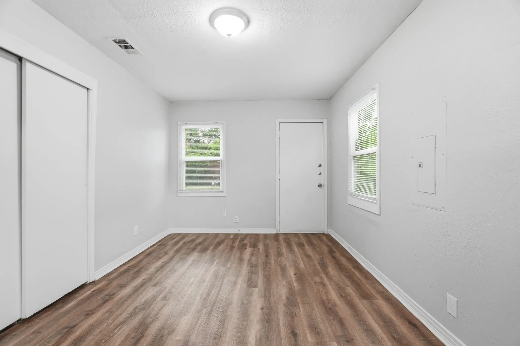 Single Family Residence For Sale in Dallas County , 2547 Wilton Avenue, Dallas, Texas 75211, 4 Bedroom, 1 Bathroom, Garage spaces, 1,222 Sqft, built in 1942, mls#21274849, Real Estate Agent in Dallas, Homes For Sale in Dallas county, Homes For Sale in Dallas, Realtor in Dallas Texas, Real Estate Brokerage Independent Realty Texas, Luminita Cordes Realtor