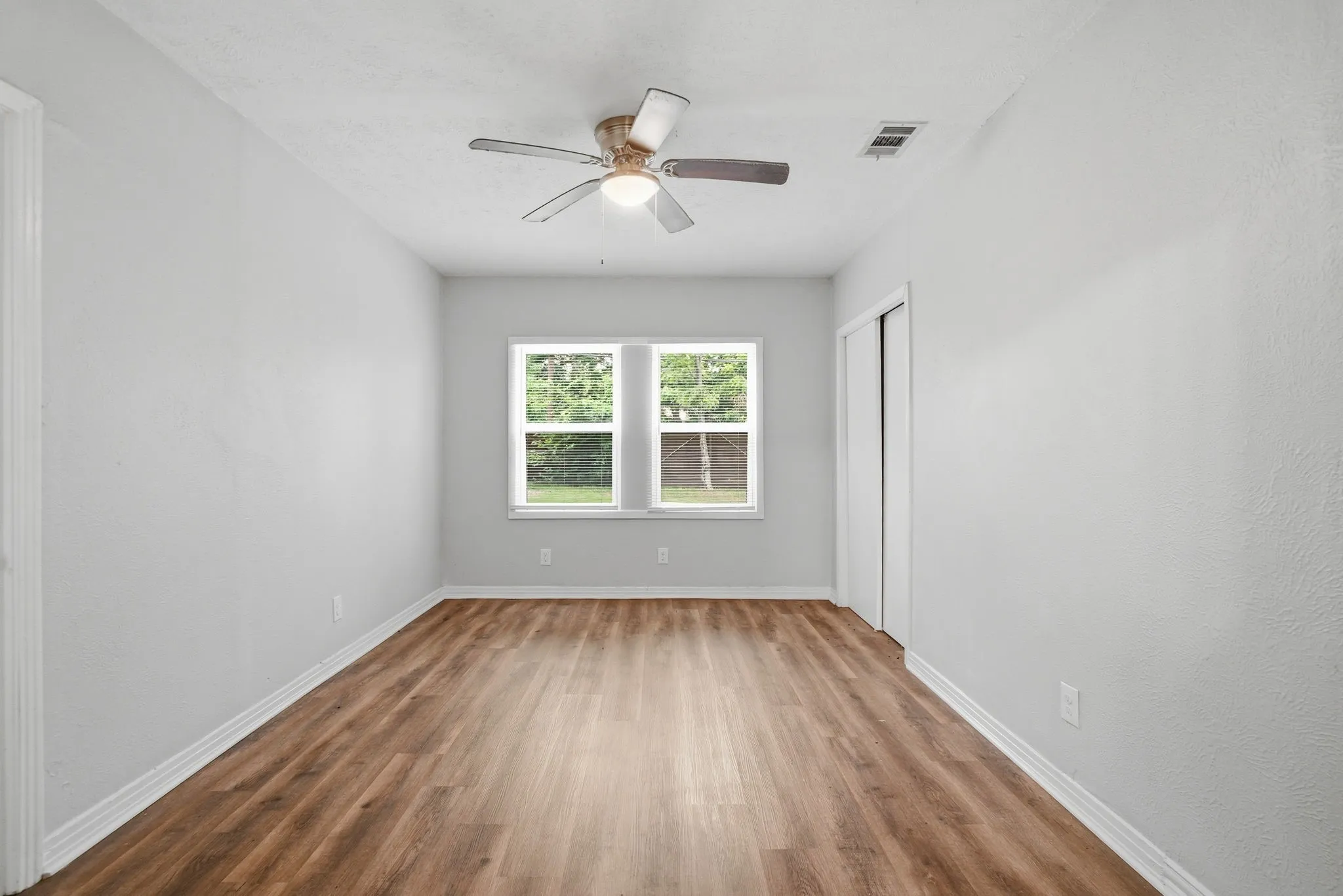 Single Family Residence For Sale in Dallas County , 2547 Wilton Avenue, Dallas, Texas 75211, 4 Bedroom, 1 Bathroom, Garage spaces, 1,222 Sqft, built in 1942, mls#21274849, Real Estate Agent in Dallas, Homes For Sale in Dallas county, Homes For Sale in Dallas, Realtor in Dallas Texas, Real Estate Brokerage Independent Realty Texas, Luminita Cordes Realtor
