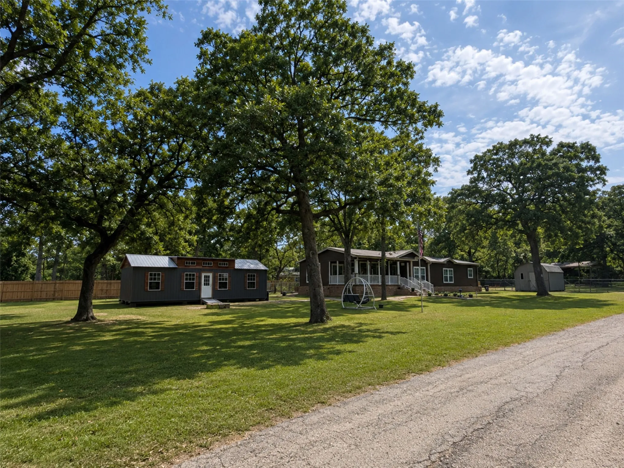 Manufactured Home For Sale in Henderson County , 15746 Casa Verde, Malakoff, Texas 75148, 3 Bedroom, 2 Bathroom, Garage spaces, 1,869 Sqft, built in 2008, mls#21275391, Real Estate Agent in Malakoff, Homes For Sale in Henderson county, Homes For Sale in Malakoff, Realtor in Malakoff Texas, Real Estate Brokerage Independent Realty Texas, Luminita Cordes Realtor