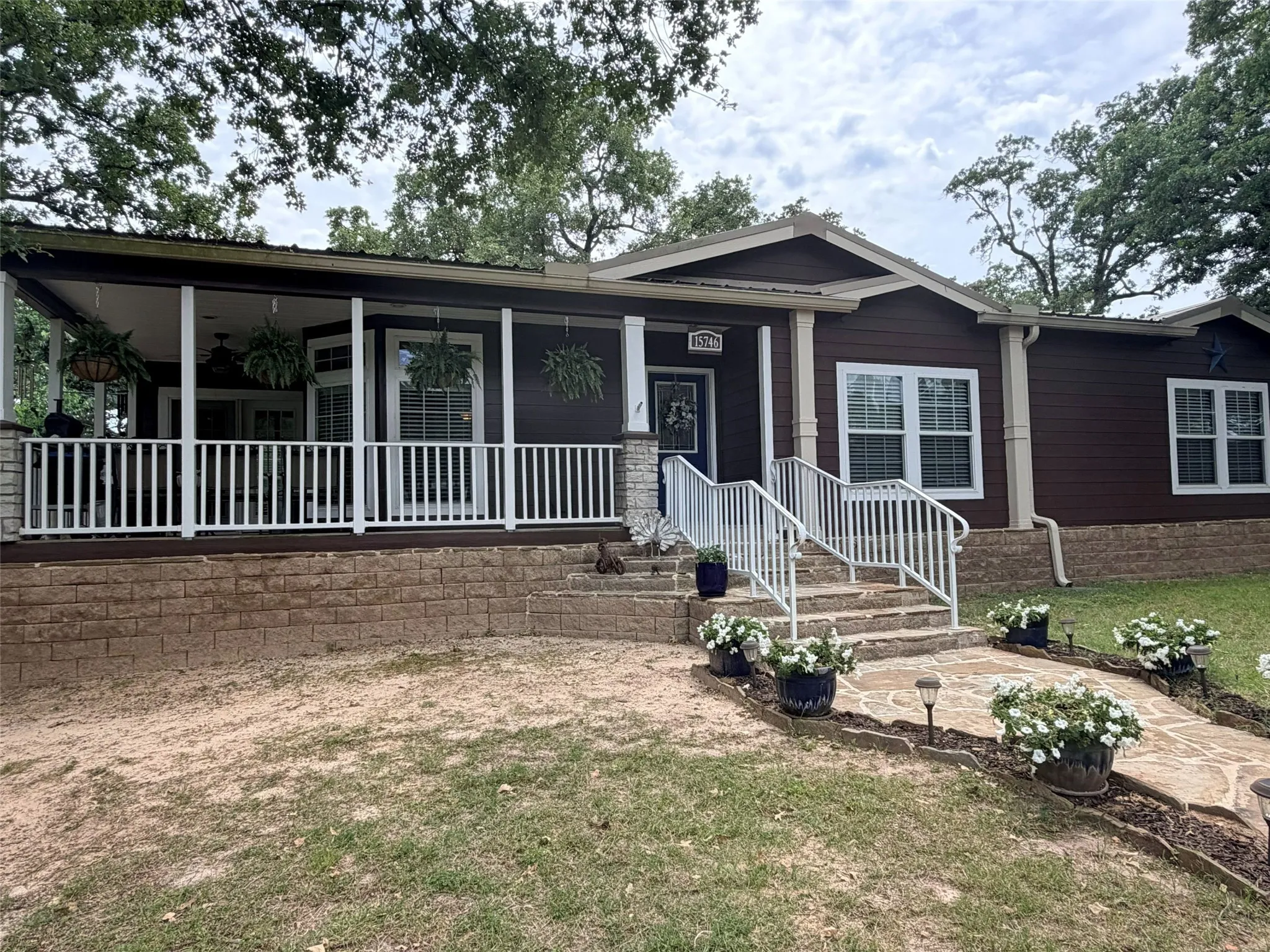 Manufactured Home For Sale in Henderson County , 15746 Casa Verde, Malakoff, Texas 75148, 3 Bedroom, 2 Bathroom, Garage spaces, 1,869 Sqft, built in 2008, mls#21275391, Real Estate Agent in Malakoff, Homes For Sale in Henderson county, Homes For Sale in Malakoff, Realtor in Malakoff Texas, Real Estate Brokerage Independent Realty Texas, Luminita Cordes Realtor