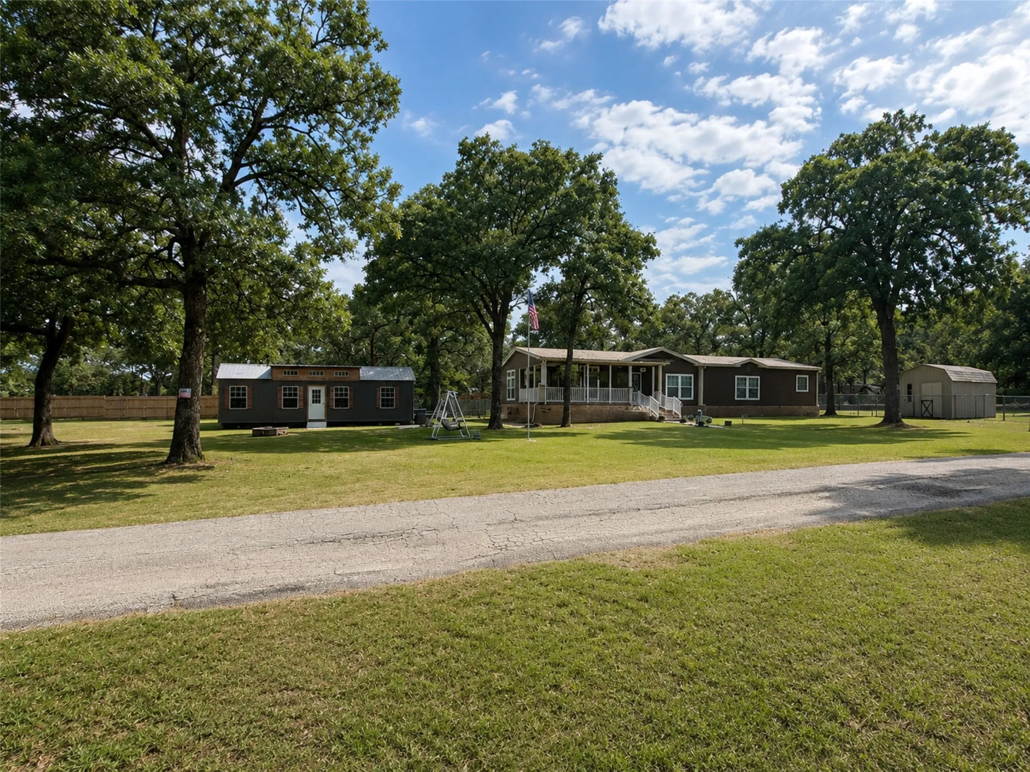 Manufactured Home For Sale in Henderson County , 15746 Casa Verde, Malakoff, Texas 75148, 3 Bedroom, 2 Bathroom, Garage spaces, 1,869 Sqft, built in 2008, mls#21275391, Real Estate Agent in Malakoff, Homes For Sale in Henderson county, Homes For Sale in Malakoff, Realtor in Malakoff Texas, Real Estate Brokerage Independent Realty Texas, Luminita Cordes Realtor
