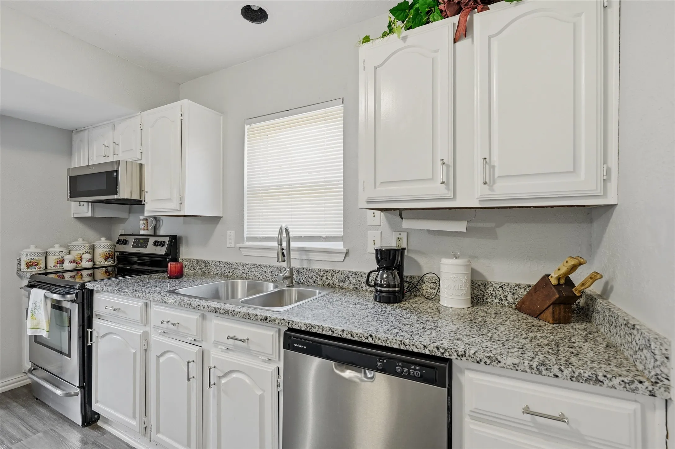 Single Family Residence For Sale in Denton County , 2848 Harbinger Lane, Dallas, Texas 75287, 2 Bedroom, 2 Bathroom, 1 Garage spaces, 1,148 Sqft, built in 1984, mls#21275392, Real Estate Agent in Dallas, Homes For Sale in Denton county, Homes For Sale in Dallas, Realtor in Dallas Texas, Real Estate Brokerage Independent Realty Texas, Luminita Cordes Realtor