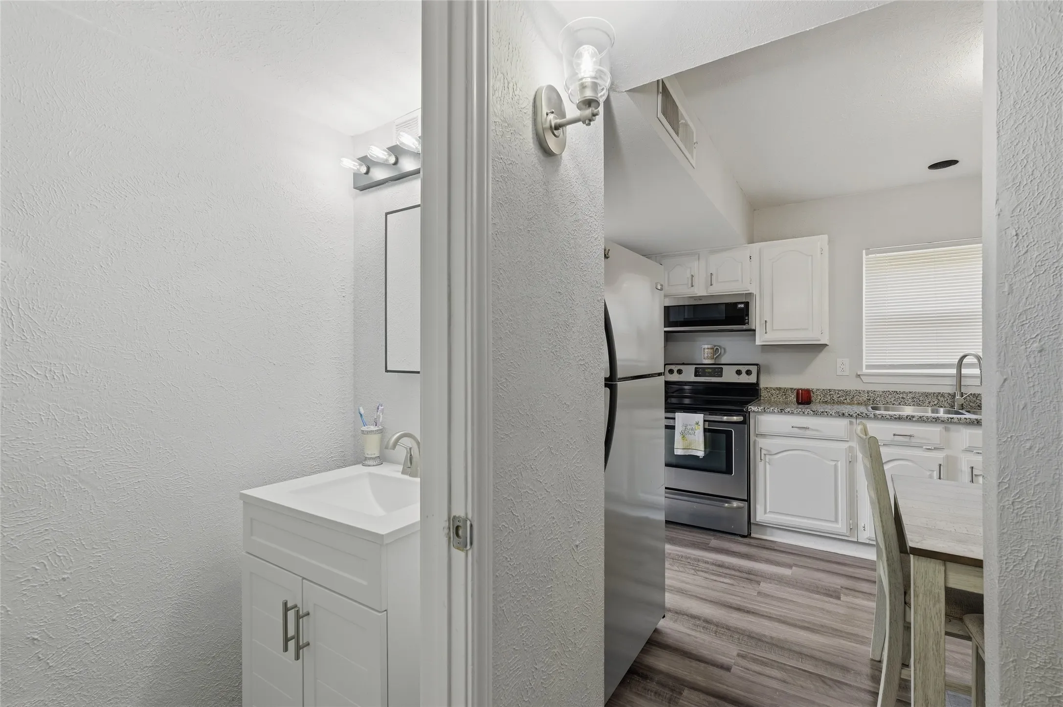 Single Family Residence For Sale in Denton County , 2848 Harbinger Lane, Dallas, Texas 75287, 2 Bedroom, 2 Bathroom, 1 Garage spaces, 1,148 Sqft, built in 1984, mls#21275392, Real Estate Agent in Dallas, Homes For Sale in Denton county, Homes For Sale in Dallas, Realtor in Dallas Texas, Real Estate Brokerage Independent Realty Texas, Luminita Cordes Realtor