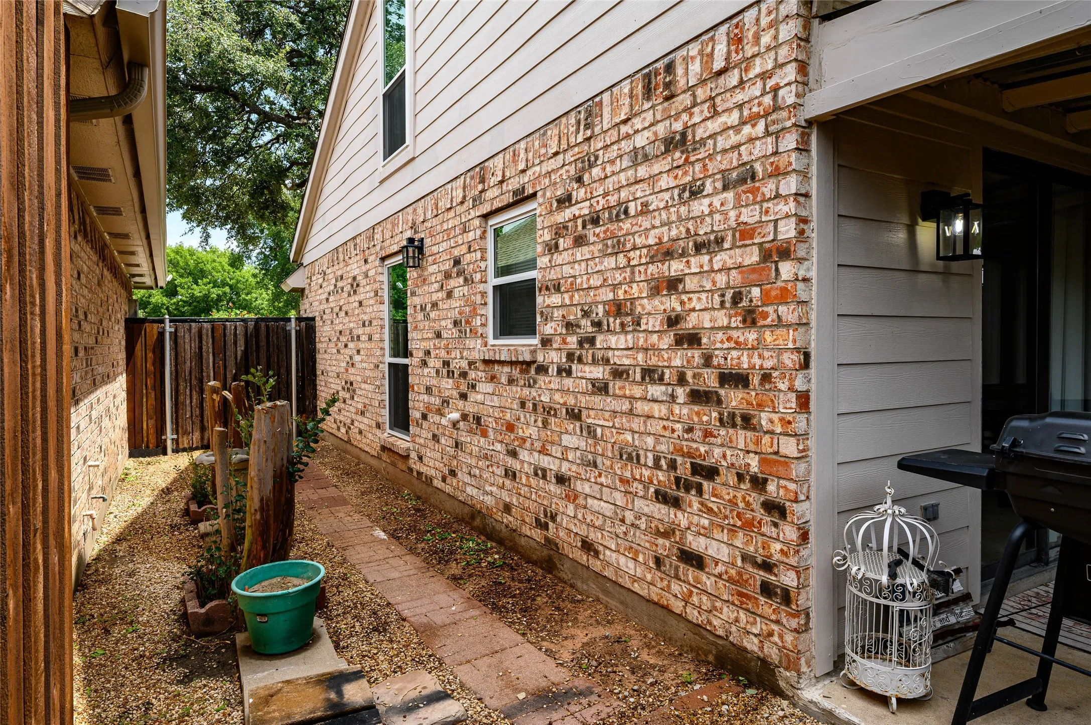 Single Family Residence For Sale in Denton County , 2848 Harbinger Lane, Dallas, Texas 75287, 2 Bedroom, 2 Bathroom, 1 Garage spaces, 1,148 Sqft, built in 1984, mls#21275392, Real Estate Agent in Dallas, Homes For Sale in Denton county, Homes For Sale in Dallas, Realtor in Dallas Texas, Real Estate Brokerage Independent Realty Texas, Luminita Cordes Realtor