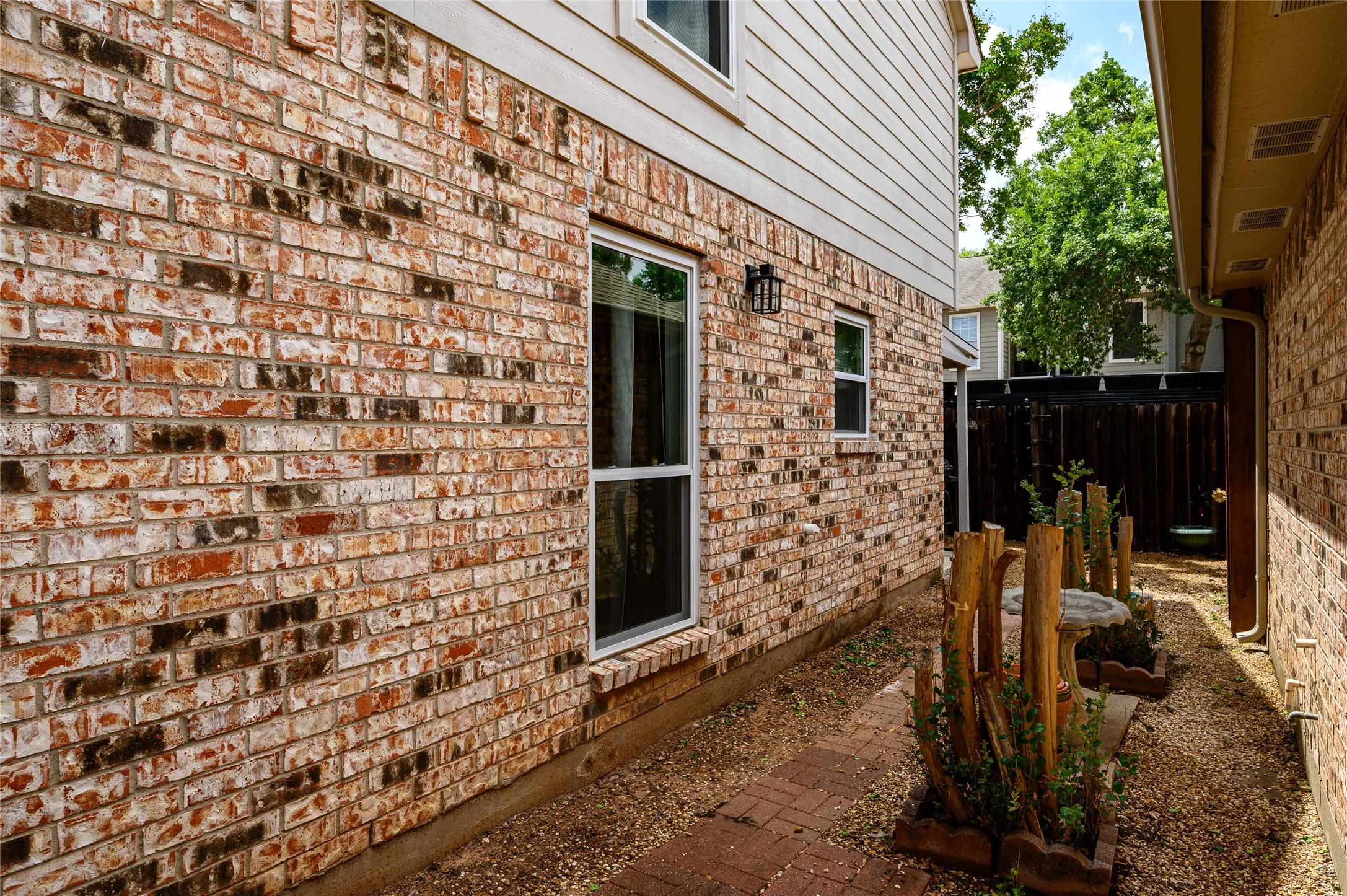 Single Family Residence For Sale in Denton County , 2848 Harbinger Lane, Dallas, Texas 75287, 2 Bedroom, 2 Bathroom, 1 Garage spaces, 1,148 Sqft, built in 1984, mls#21275392, Real Estate Agent in Dallas, Homes For Sale in Denton county, Homes For Sale in Dallas, Realtor in Dallas Texas, Real Estate Brokerage Independent Realty Texas, Luminita Cordes Realtor