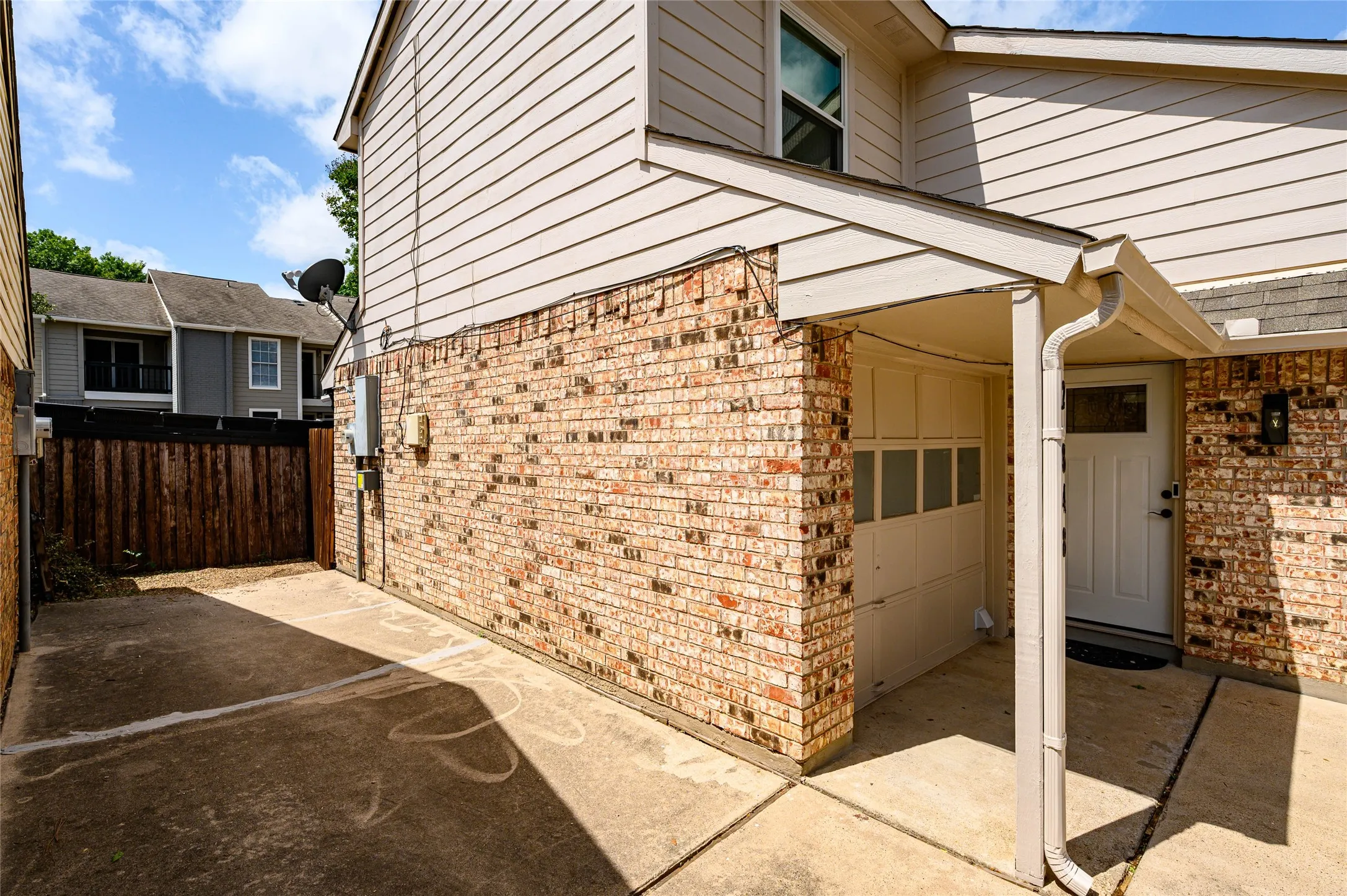 Single Family Residence For Sale in Denton County , 2848 Harbinger Lane, Dallas, Texas 75287, 2 Bedroom, 2 Bathroom, 1 Garage spaces, 1,148 Sqft, built in 1984, mls#21275392, Real Estate Agent in Dallas, Homes For Sale in Denton county, Homes For Sale in Dallas, Realtor in Dallas Texas, Real Estate Brokerage Independent Realty Texas, Luminita Cordes Realtor