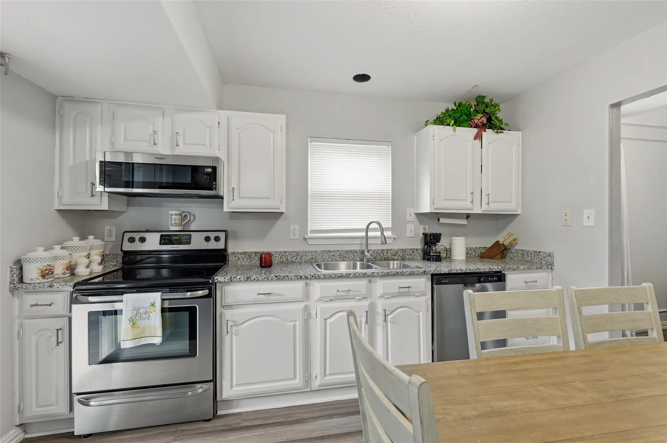 Single Family Residence For Sale in Denton County , 2848 Harbinger Lane, Dallas, Texas 75287, 2 Bedroom, 2 Bathroom, 1 Garage spaces, 1,148 Sqft, built in 1984, mls#21275392, Real Estate Agent in Dallas, Homes For Sale in Denton county, Homes For Sale in Dallas, Realtor in Dallas Texas, Real Estate Brokerage Independent Realty Texas, Luminita Cordes Realtor