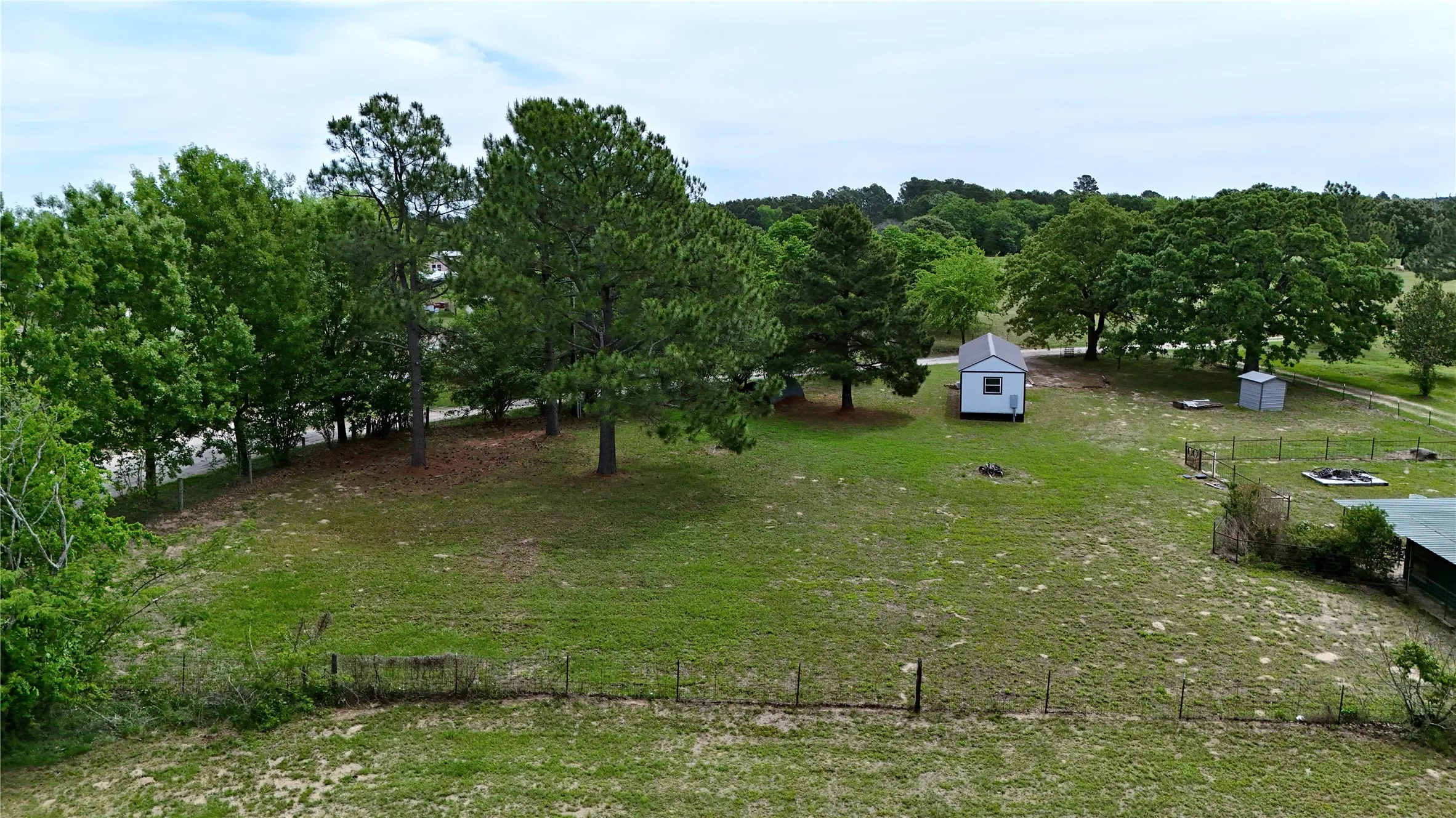 Single Family Residence For Sale in Van Zandt County , 188 Private Road 8703, Ben Wheeler, Texas 75754, 2 Bedroom, 2 Bathroom, Garage spaces, 1,840 Sqft, built in 1980, mls#21275403, Real Estate Agent in Ben Wheeler, Homes For Sale in Van Zandt county, Homes For Sale in Ben Wheeler, Realtor in Ben Wheeler Texas, Real Estate Brokerage Independent Realty Texas, Luminita Cordes Realtor