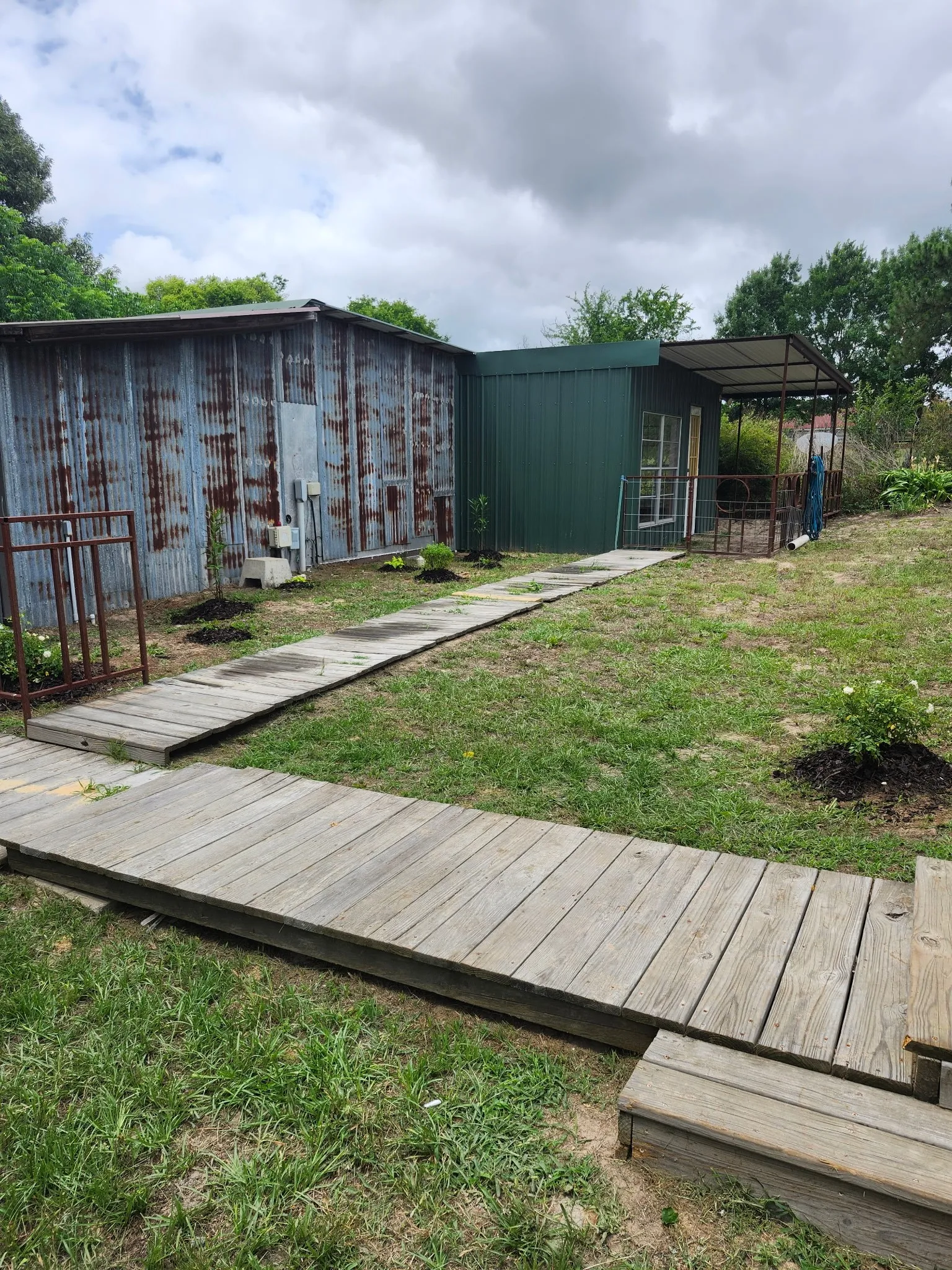 Single Family Residence For Sale in Van Zandt County , 188 Private Road 8703, Ben Wheeler, Texas 75754, 2 Bedroom, 2 Bathroom, Garage spaces, 1,840 Sqft, built in 1980, mls#21275403, Real Estate Agent in Ben Wheeler, Homes For Sale in Van Zandt county, Homes For Sale in Ben Wheeler, Realtor in Ben Wheeler Texas, Real Estate Brokerage Independent Realty Texas, Luminita Cordes Realtor