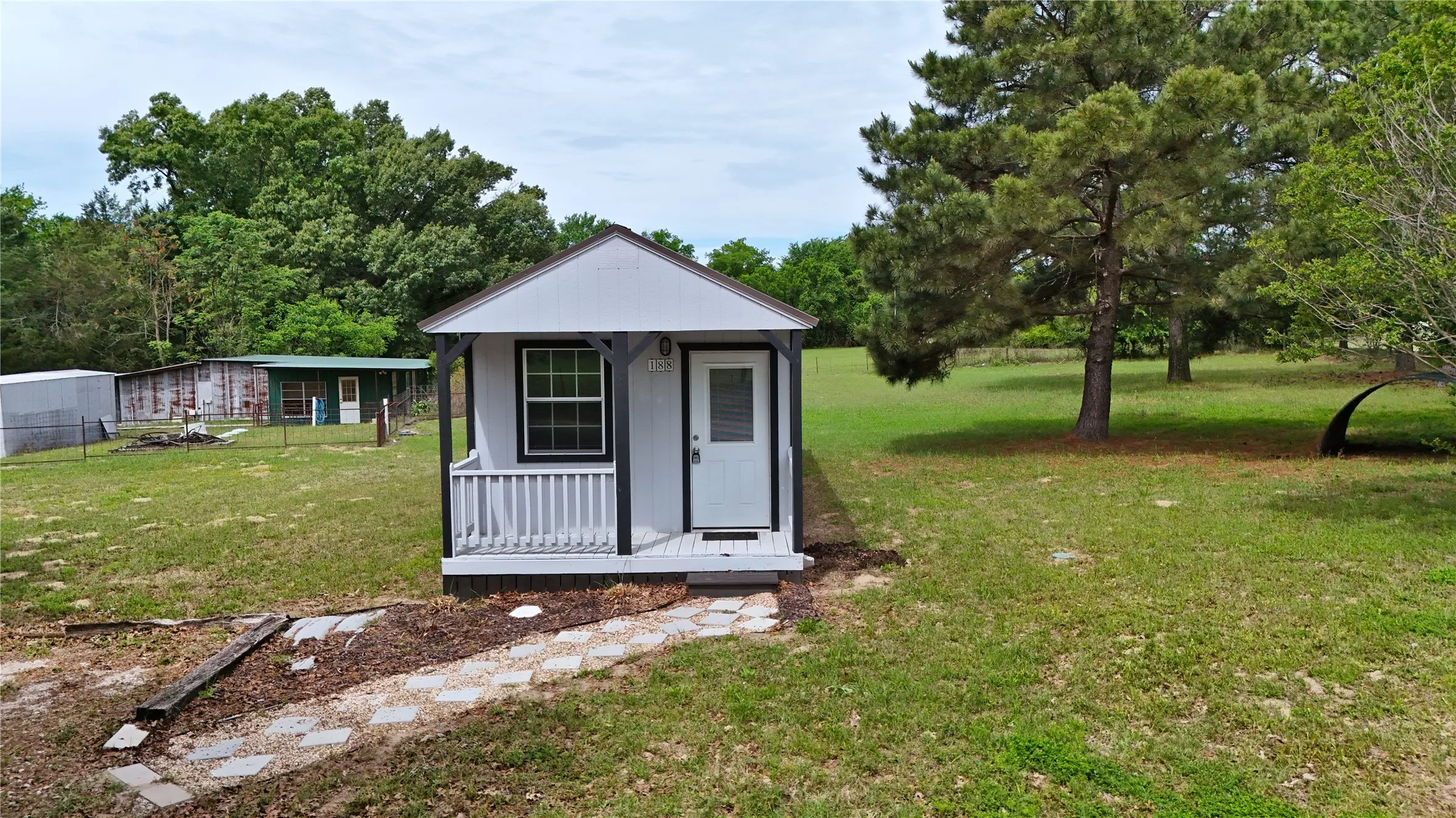 Single Family Residence For Sale in Van Zandt County , 188 Private Road 8703, Ben Wheeler, Texas 75754, 2 Bedroom, 2 Bathroom, Garage spaces, 1,840 Sqft, built in 1980, mls#21275403, Real Estate Agent in Ben Wheeler, Homes For Sale in Van Zandt county, Homes For Sale in Ben Wheeler, Realtor in Ben Wheeler Texas, Real Estate Brokerage Independent Realty Texas, Luminita Cordes Realtor