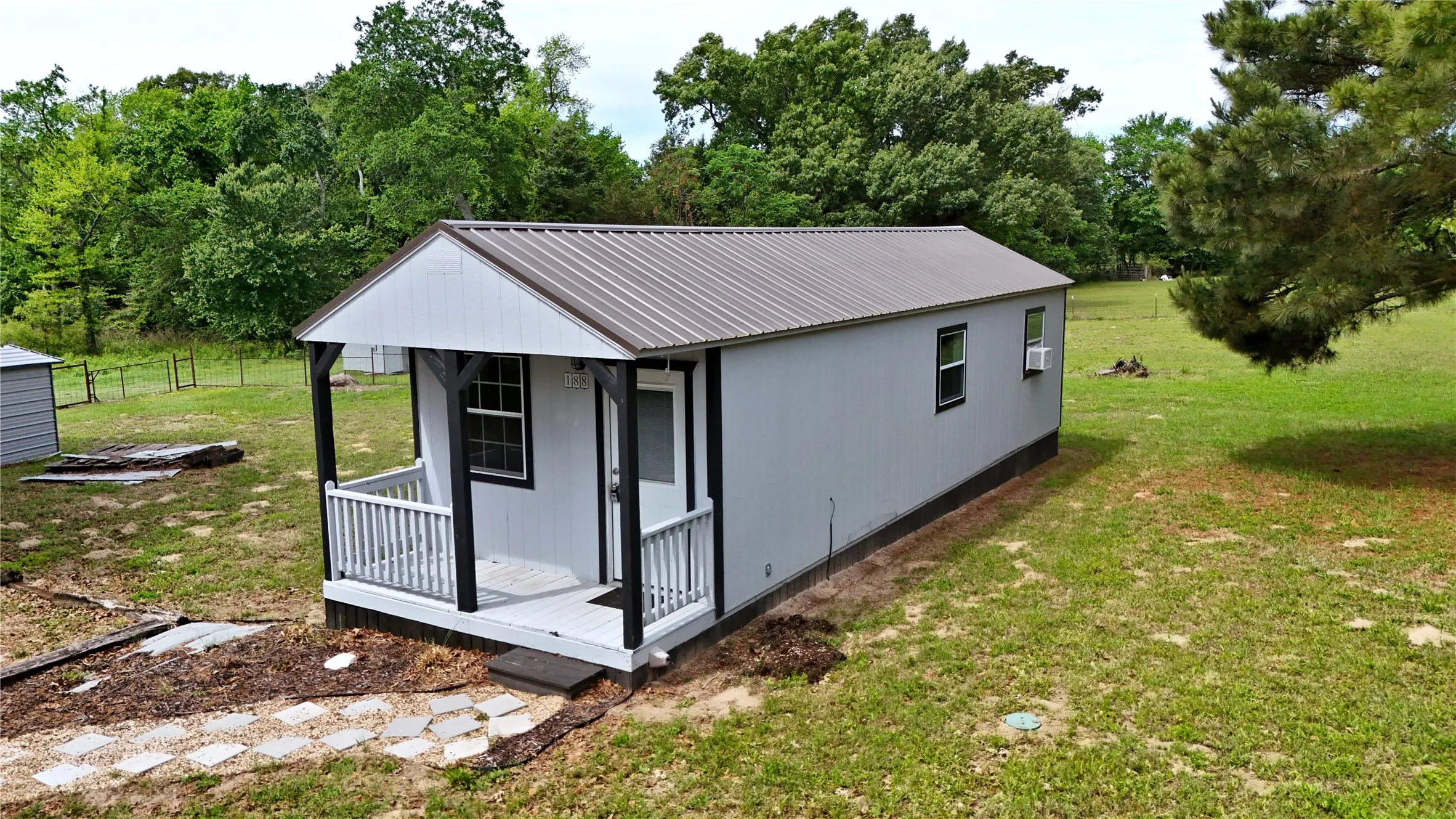 Single Family Residence For Sale in Van Zandt County , 188 Private Road 8703, Ben Wheeler, Texas 75754, 2 Bedroom, 2 Bathroom, Garage spaces, 1,840 Sqft, built in 1980, mls#21275403, Real Estate Agent in Ben Wheeler, Homes For Sale in Van Zandt county, Homes For Sale in Ben Wheeler, Realtor in Ben Wheeler Texas, Real Estate Brokerage Independent Realty Texas, Luminita Cordes Realtor