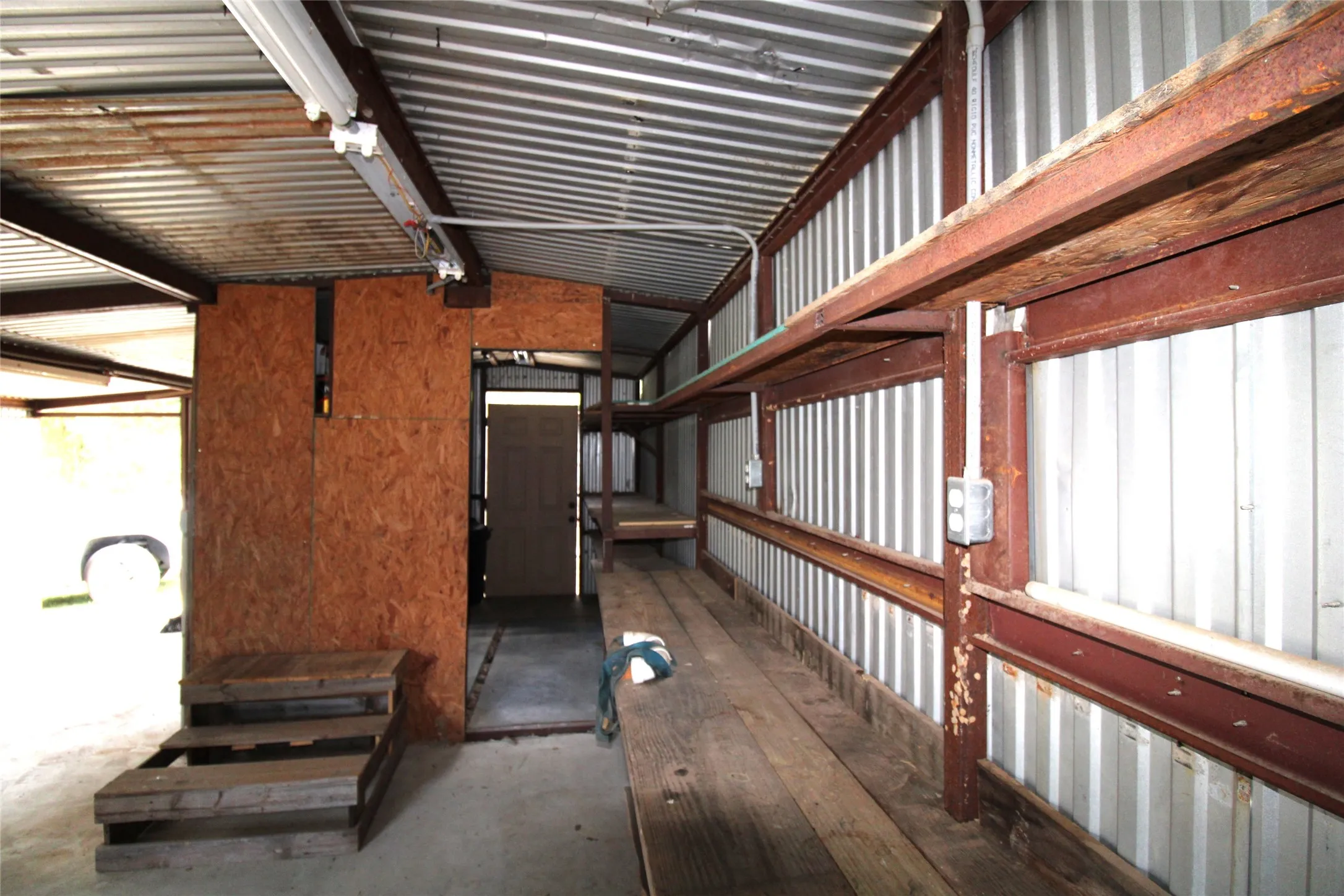 Single Family Residence For Sale in Van Zandt County , 188 Private Road 8703, Ben Wheeler, Texas 75754, 2 Bedroom, 2 Bathroom, Garage spaces, 1,840 Sqft, built in 1980, mls#21275403, Real Estate Agent in Ben Wheeler, Homes For Sale in Van Zandt county, Homes For Sale in Ben Wheeler, Realtor in Ben Wheeler Texas, Real Estate Brokerage Independent Realty Texas, Luminita Cordes Realtor