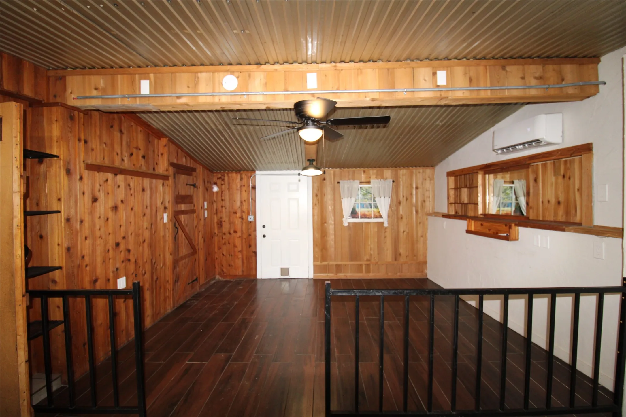 Single Family Residence For Sale in Van Zandt County , 188 Private Road 8703, Ben Wheeler, Texas 75754, 2 Bedroom, 2 Bathroom, Garage spaces, 1,840 Sqft, built in 1980, mls#21275403, Real Estate Agent in Ben Wheeler, Homes For Sale in Van Zandt county, Homes For Sale in Ben Wheeler, Realtor in Ben Wheeler Texas, Real Estate Brokerage Independent Realty Texas, Luminita Cordes Realtor
