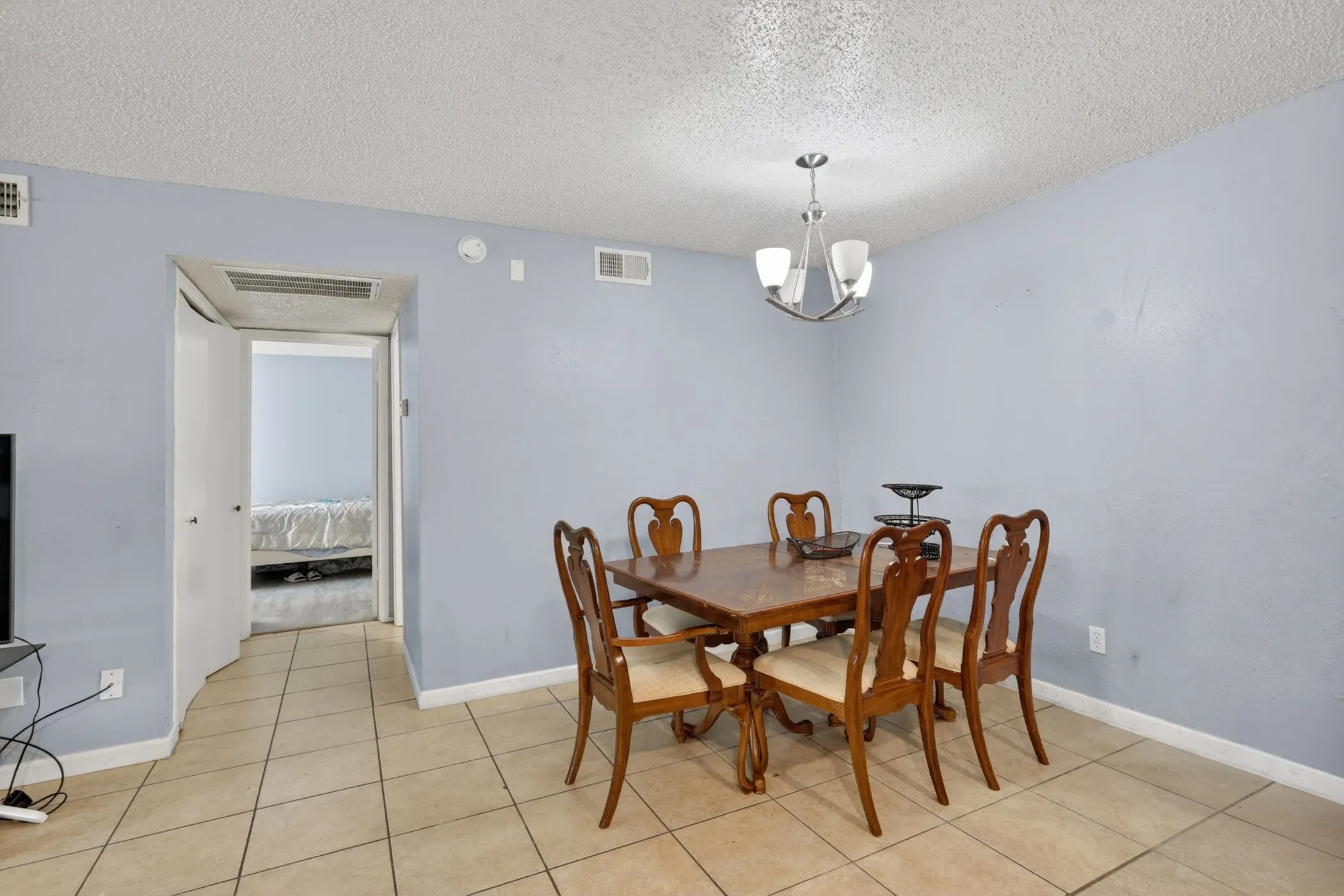 Condominium For Sale in Dallas County , 8110 Skillman Street 1057, Dallas, Texas 75231, 2 Bedrooms, 1 Bathroom, Garage spaces, 723 Sqft, built in 1980, Price $107,000, mls#21275405, Real Estate Agent in Dallas, Homes For Sale in Dallas county, Homes For Sale in Dallas, Realtor in Dallas Texas, Real Estate Brokerage Independent Realty Texas, Luminita Cordes Realtor