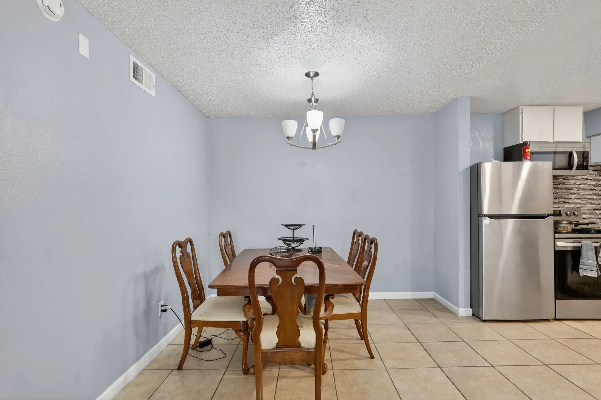 Condominium For Sale in Dallas County , 8110 Skillman Street 1057, Dallas, Texas 75231, 2 Bedrooms, 1 Bathroom, Garage spaces, 723 Sqft, built in 1980, Price $107,000, mls#21275405, Real Estate Agent in Dallas, Homes For Sale in Dallas county, Homes For Sale in Dallas, Realtor in Dallas Texas, Real Estate Brokerage Independent Realty Texas, Luminita Cordes Realtor