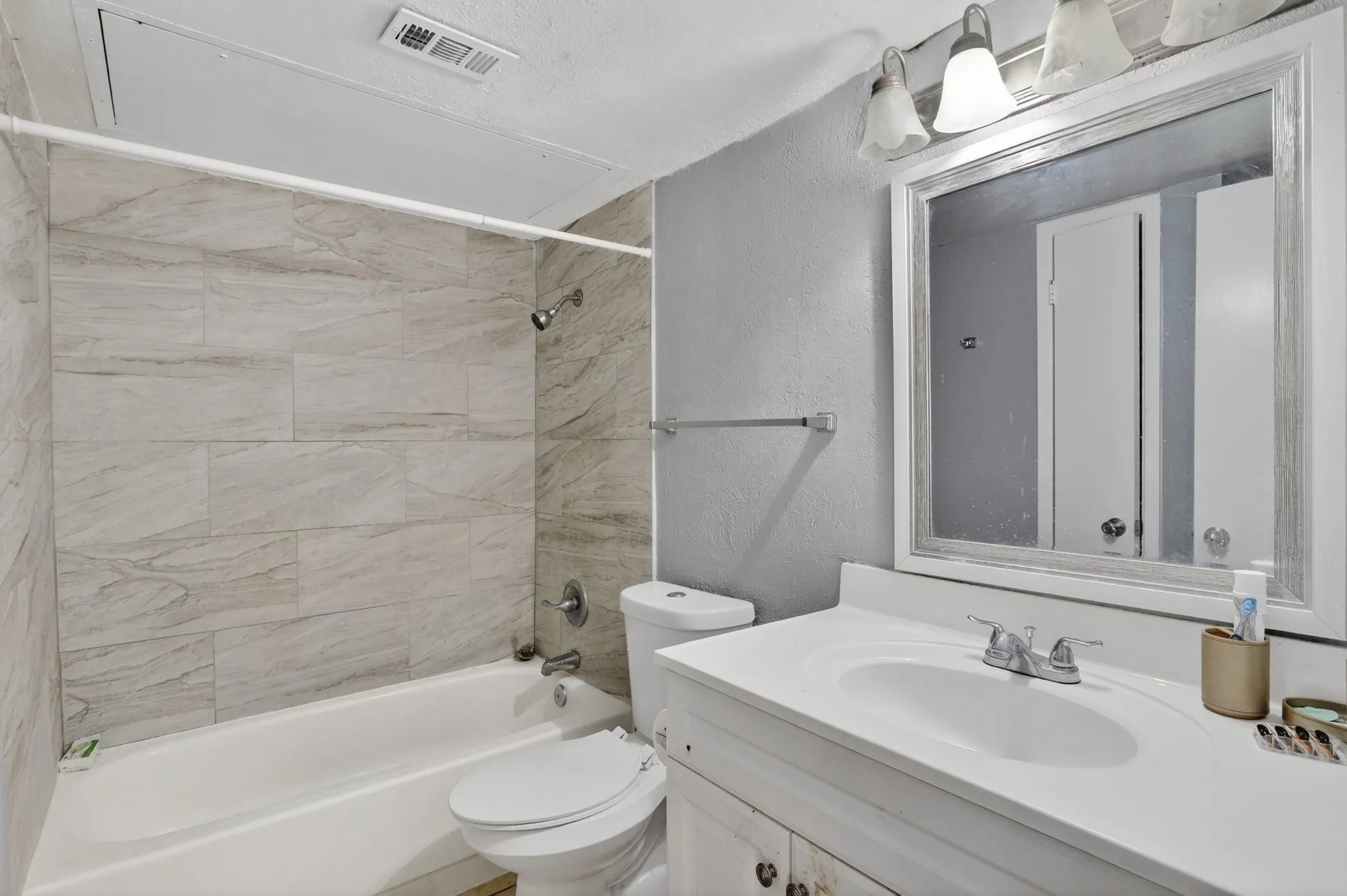 Condominium For Sale in Dallas County , 8110 Skillman Street 1057, Dallas, Texas 75231, 2 Bedrooms, 1 Bathroom, Garage spaces, 723 Sqft, built in 1980, Price $107,000, mls#21275405, Real Estate Agent in Dallas, Homes For Sale in Dallas county, Homes For Sale in Dallas, Realtor in Dallas Texas, Real Estate Brokerage Independent Realty Texas, Luminita Cordes Realtor
