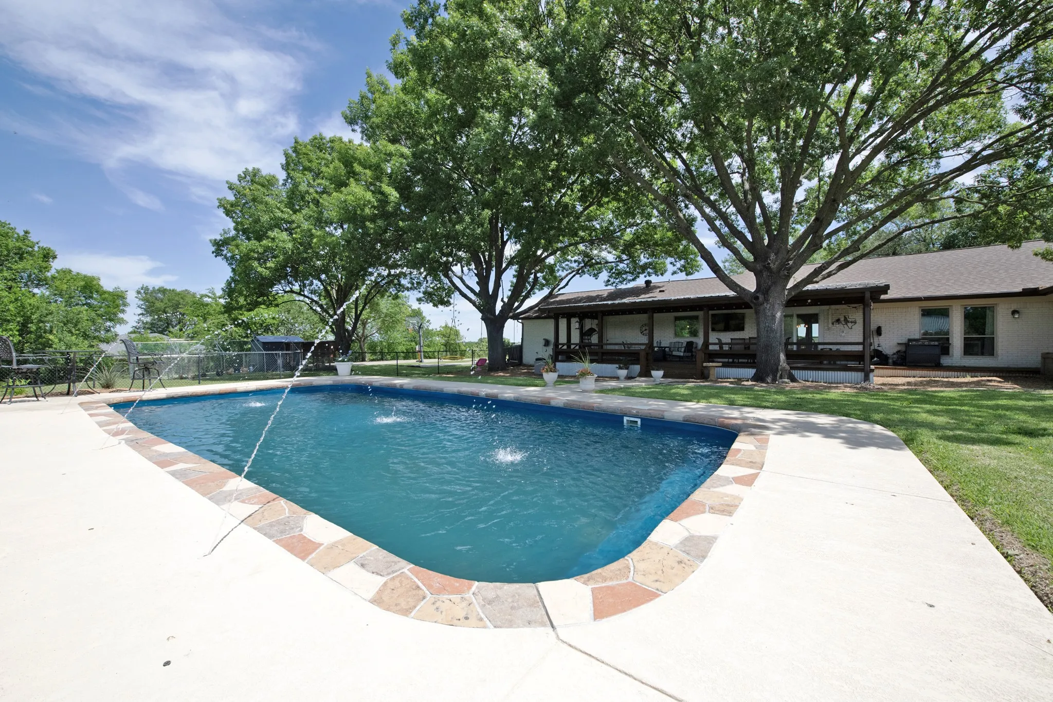 Single Family Residence For Sale in Dallas County , 6612 Eastview Drive, Sachse, Texas 75048, 7 Bedrooms, 5 Bathrooms, 6 Garage spaces, 4,393 Sqft, built in 1974, Price $1,289,900, mls#21275409, Real Estate Agent in Sachse, Homes For Sale in Dallas county, Homes For Sale in Sachse, Realtor in Sachse Texas, Real Estate Brokerage Independent Realty Texas, Luminita Cordes Realtor