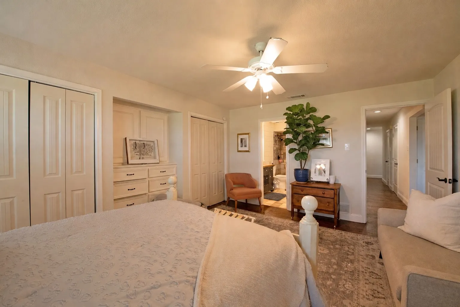 Single Family Residence For Sale in Dallas County , 6612 Eastview Drive, Sachse, Texas 75048, 7 Bedrooms, 5 Bathrooms, 6 Garage spaces, 4,393 Sqft, built in 1974, Price $1,289,900, mls#21275409, Real Estate Agent in Sachse, Homes For Sale in Dallas county, Homes For Sale in Sachse, Realtor in Sachse Texas, Real Estate Brokerage Independent Realty Texas, Luminita Cordes Realtor