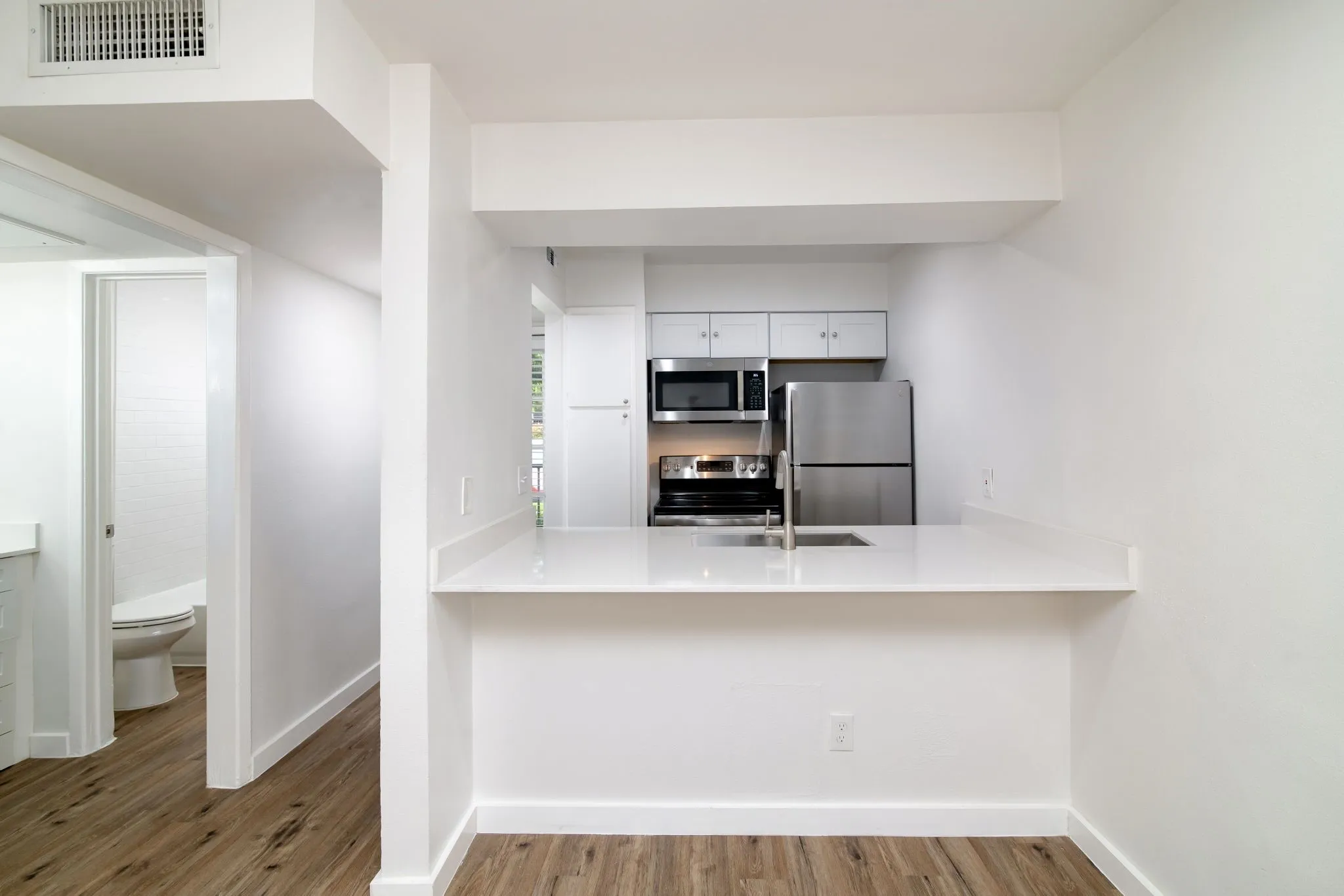 Apartment For Rent in Dallas County , 2722 Throckmorton Street 205, Dallas, Texas 75219, 0, 1 Bathroom, Garage spaces, 420 Sqft, built in 1974, mls#21275417, Real Estate Agent in Dallas, Homes For Rent in Dallas county, Homes For Rent in Dallas, Realtor in Dallas Texas, Real Estate Brokerage Independent Realty Texas, Luminita Cordes Realtor