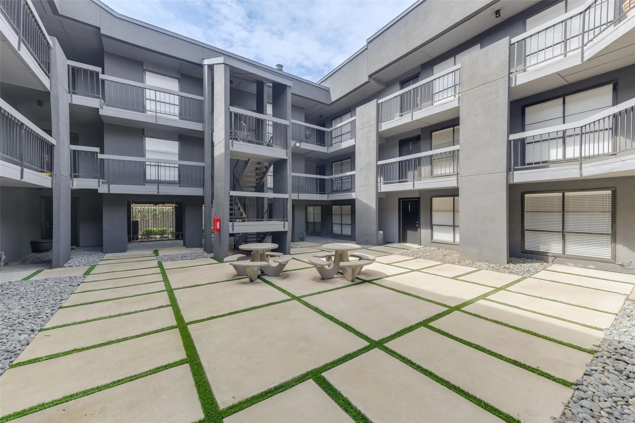 Apartment For Rent in Dallas County , 2722 Throckmorton Street 205, Dallas, Texas 75219, 0, 1 Bathroom, Garage spaces, 420 Sqft, built in 1974, mls#21275417, Real Estate Agent in Dallas, Homes For Rent in Dallas county, Homes For Rent in Dallas, Realtor in Dallas Texas, Real Estate Brokerage Independent Realty Texas, Luminita Cordes Realtor