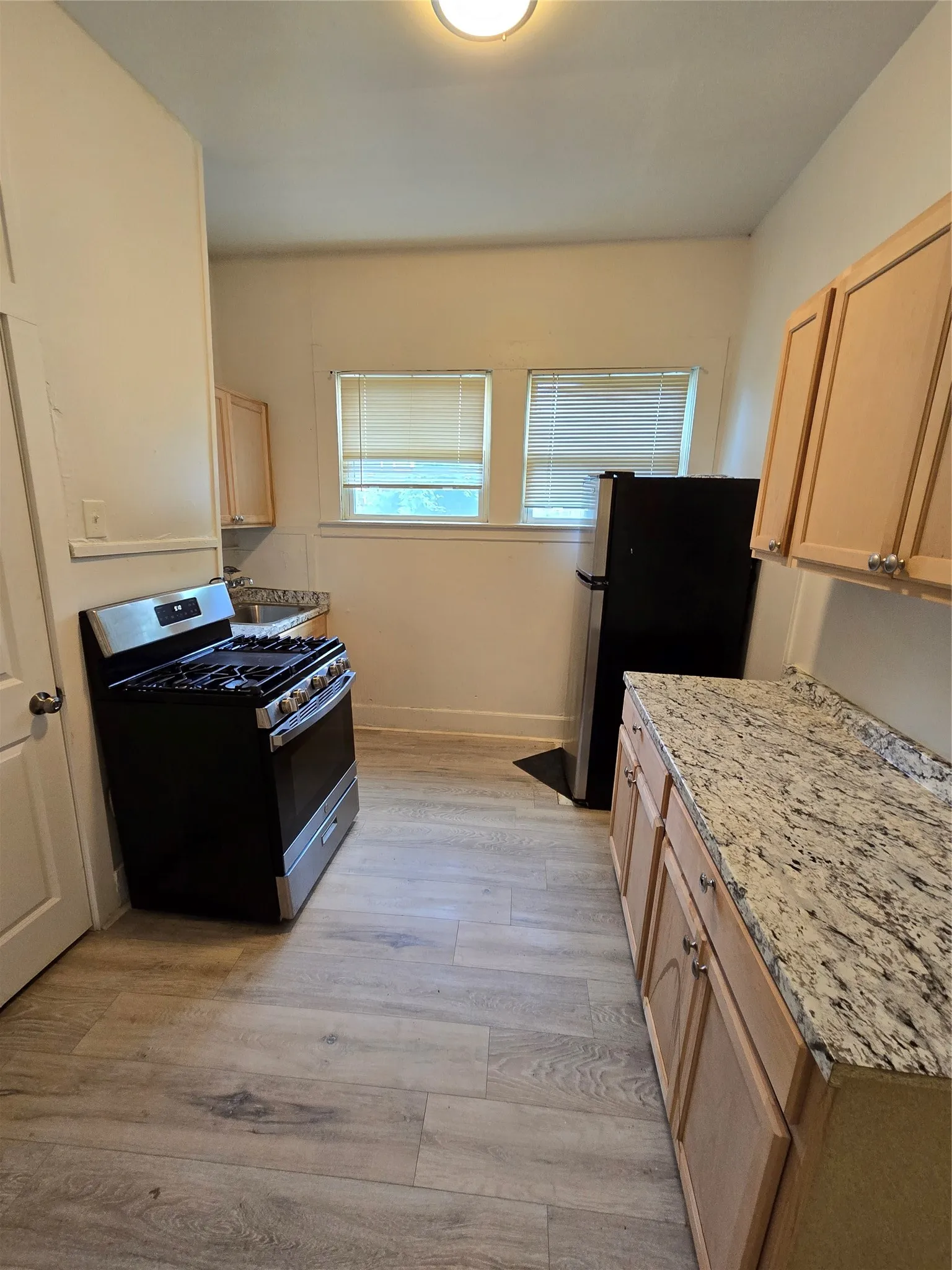 Quadruplex For Rent in Tarrant County , 1615 Alston Avenue D, Fort Worth, Texas 76104, 1 Bedroom, 1 Bathroom, Garage spaces, 2,044 Sqft, built in 1926, mls#21275429, Real Estate Agent in Fort Worth, Homes For Rent in Tarrant county, Homes For Rent in Fort Worth, Realtor in Fort Worth Texas, Real Estate Brokerage Independent Realty Texas, Luminita Cordes Realtor