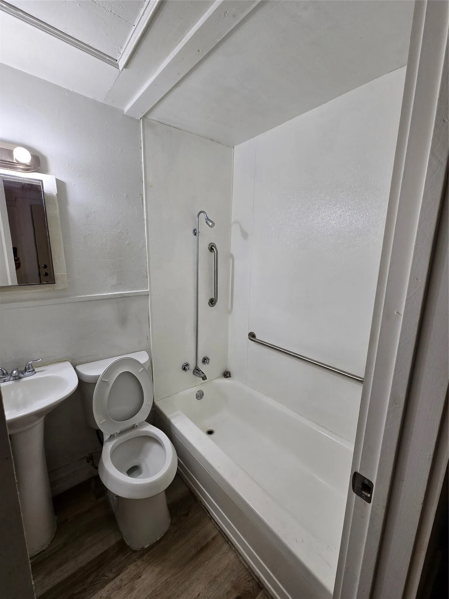 Quadruplex For Rent in Tarrant County , 1615 Alston Avenue D, Fort Worth, Texas 76104, 1 Bedroom, 1 Bathroom, Garage spaces, 2,044 Sqft, built in 1926, mls#21275429, Real Estate Agent in Fort Worth, Homes For Rent in Tarrant county, Homes For Rent in Fort Worth, Realtor in Fort Worth Texas, Real Estate Brokerage Independent Realty Texas, Luminita Cordes Realtor