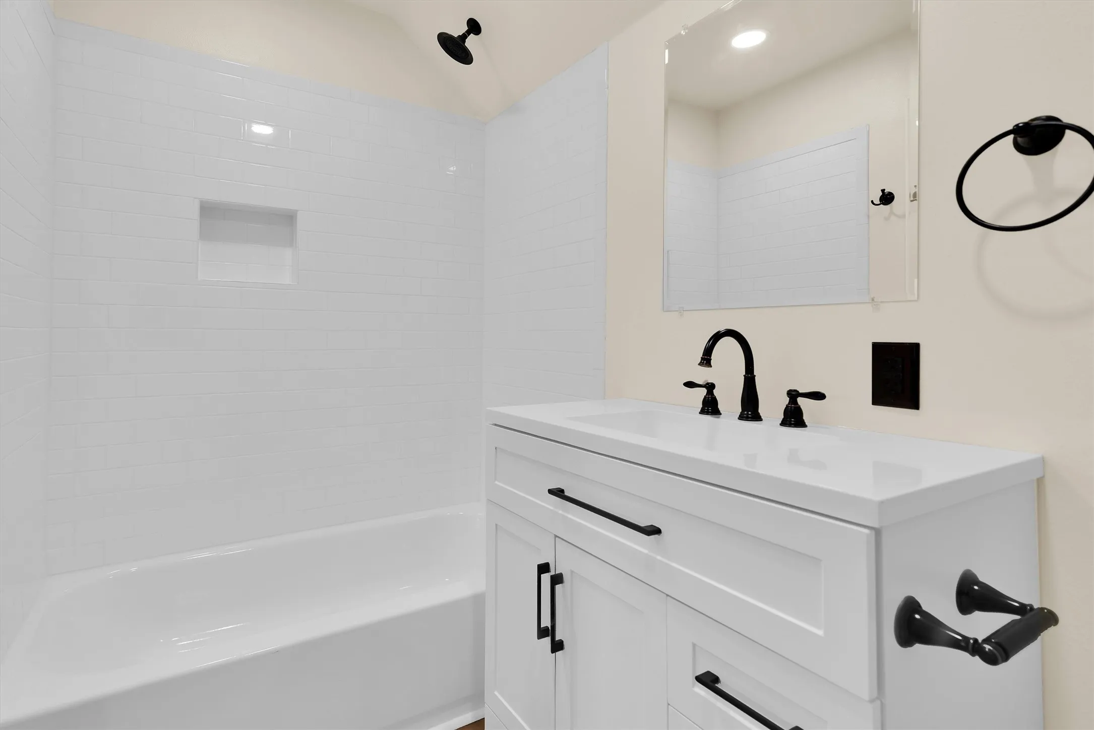Single Family Residence For Sale in Grayson County , 1219 S Travis Street, Sherman, Texas 75090, 3 Bedroom, 3 Bathroom, Garage spaces, 2,400 Sqft, built in 1900, Price $370,000, mls#21275308, Real Estate Agent in Sherman, Homes For Sale in Grayson county, Homes For Sale in Sherman, Realtor in Sherman Texas, Real Estate Brokerage Independent Realty Texas, Luminita Cordes Realtor