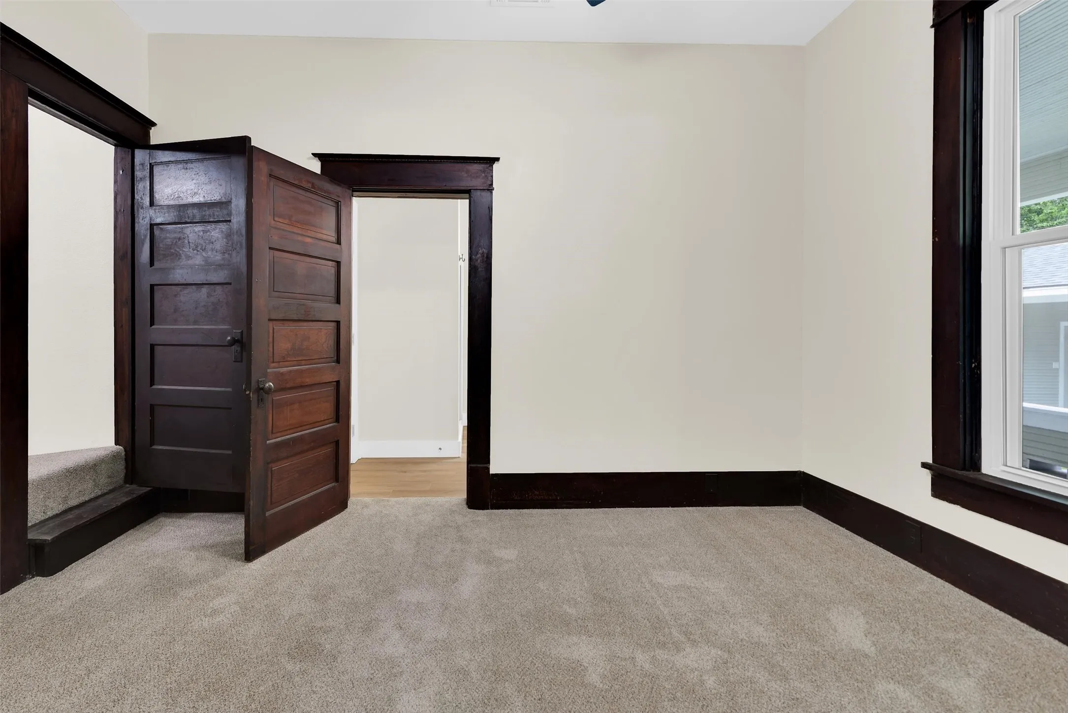Single Family Residence For Sale in Grayson County , 1219 S Travis Street, Sherman, Texas 75090, 3 Bedroom, 3 Bathroom, Garage spaces, 2,400 Sqft, built in 1900, Price $370,000, mls#21275308, Real Estate Agent in Sherman, Homes For Sale in Grayson county, Homes For Sale in Sherman, Realtor in Sherman Texas, Real Estate Brokerage Independent Realty Texas, Luminita Cordes Realtor