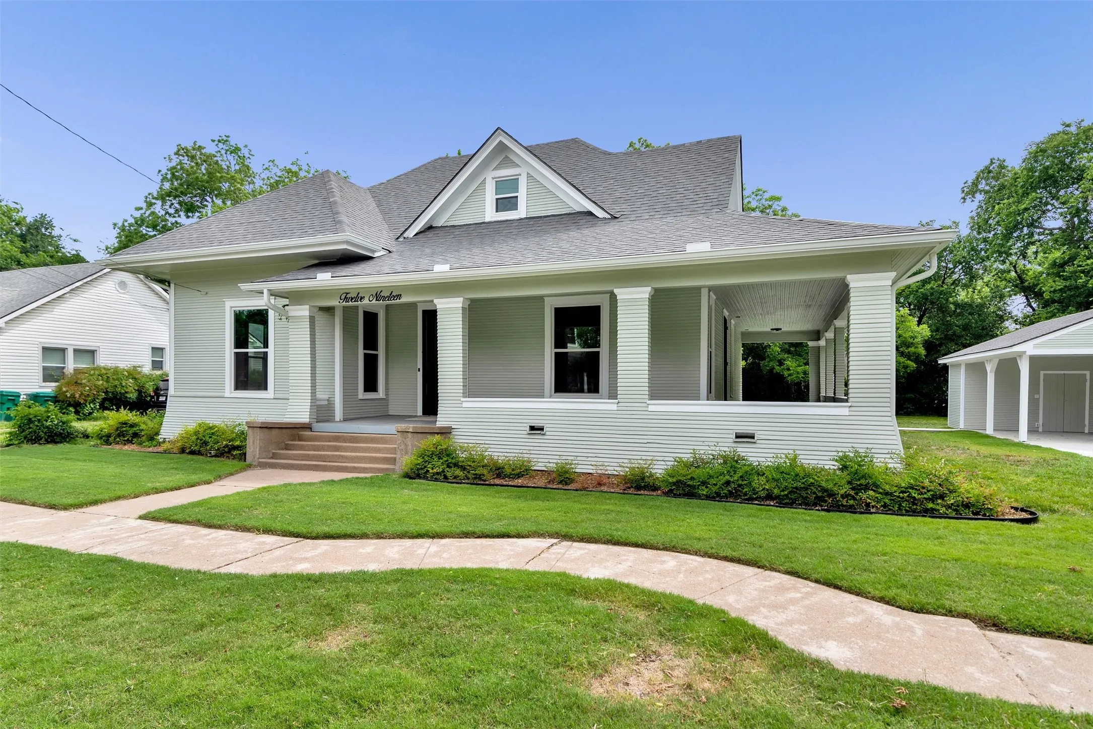 Single Family Residence For Sale in Grayson County , 1219 S Travis Street, Sherman, Texas 75090, 3 Bedroom, 3 Bathroom, Garage spaces, 2,400 Sqft, built in 1900, Price $370,000, mls#21275308, Real Estate Agent in Sherman, Homes For Sale in Grayson county, Homes For Sale in Sherman, Realtor in Sherman Texas, Real Estate Brokerage Independent Realty Texas, Luminita Cordes Realtor