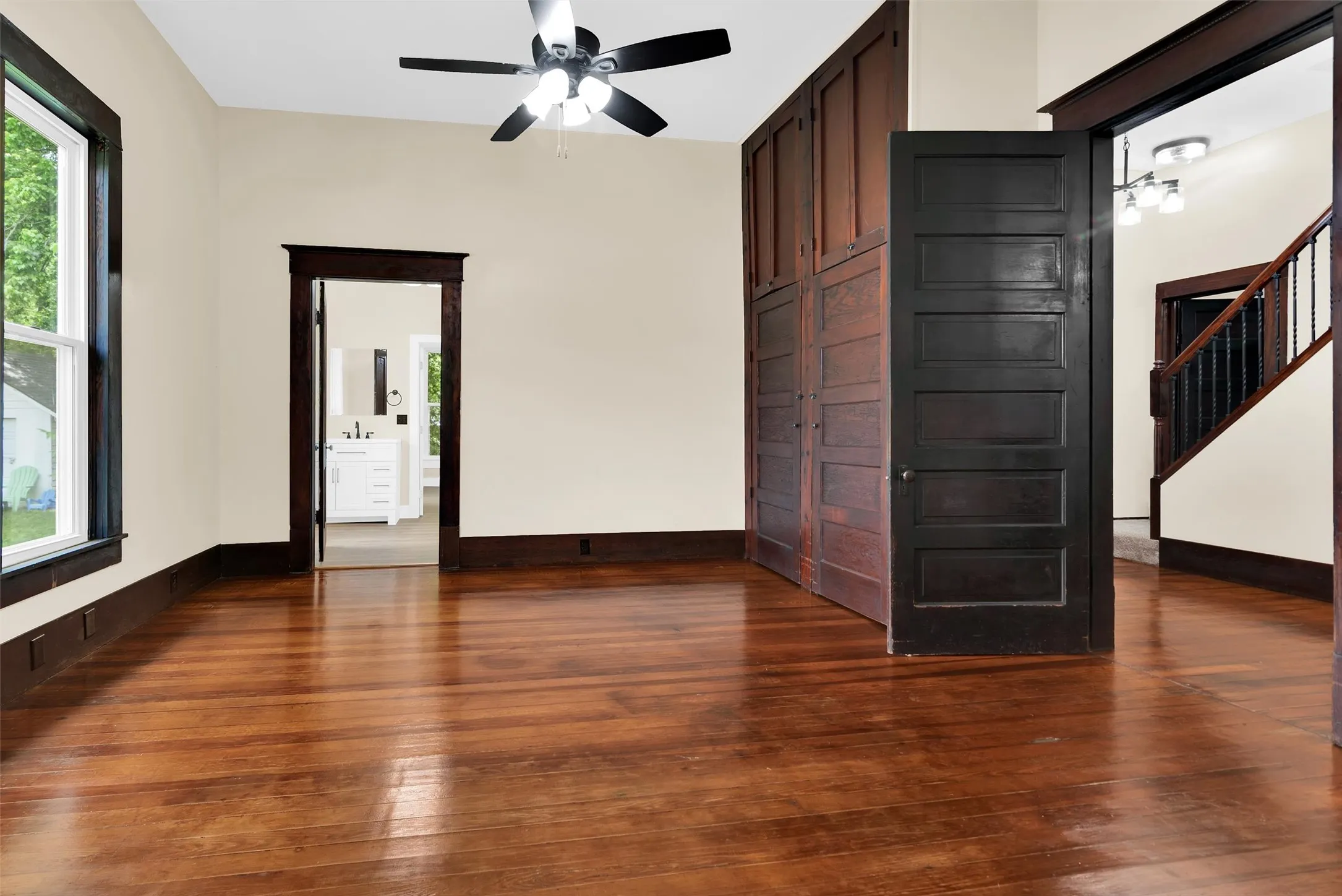 Single Family Residence For Sale in Grayson County , 1219 S Travis Street, Sherman, Texas 75090, 3 Bedroom, 3 Bathroom, Garage spaces, 2,400 Sqft, built in 1900, Price $370,000, mls#21275308, Real Estate Agent in Sherman, Homes For Sale in Grayson county, Homes For Sale in Sherman, Realtor in Sherman Texas, Real Estate Brokerage Independent Realty Texas, Luminita Cordes Realtor