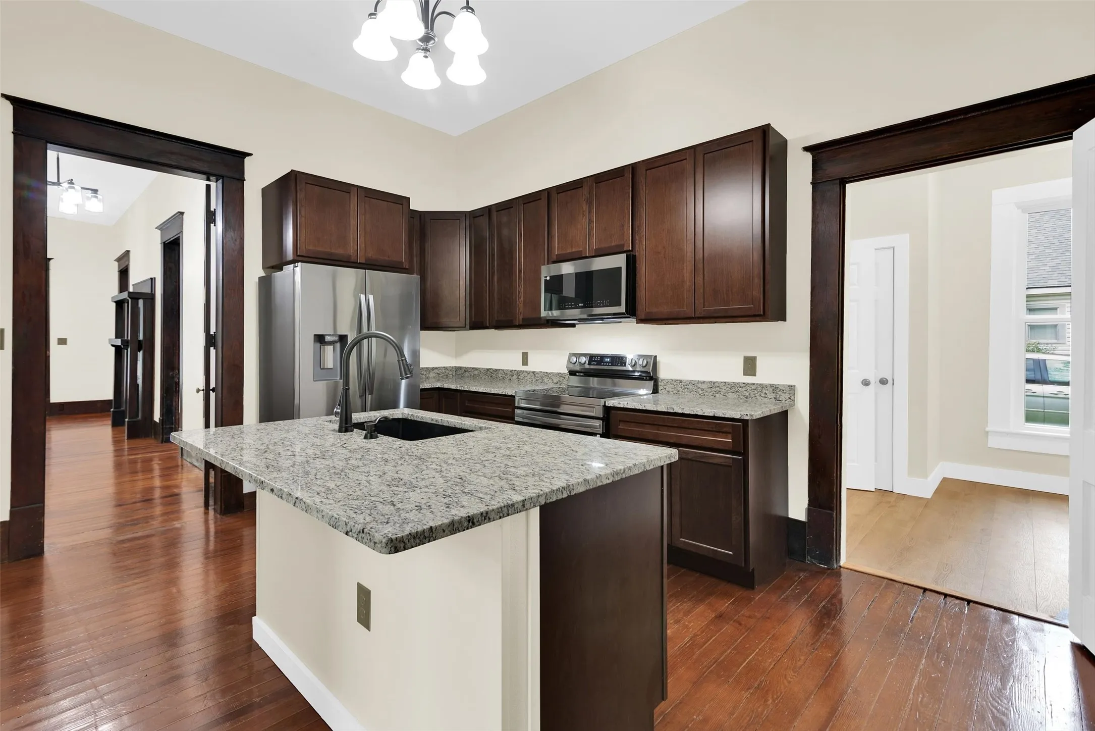 Single Family Residence For Sale in Grayson County , 1219 S Travis Street, Sherman, Texas 75090, 3 Bedroom, 3 Bathroom, Garage spaces, 2,400 Sqft, built in 1900, Price $370,000, mls#21275308, Real Estate Agent in Sherman, Homes For Sale in Grayson county, Homes For Sale in Sherman, Realtor in Sherman Texas, Real Estate Brokerage Independent Realty Texas, Luminita Cordes Realtor