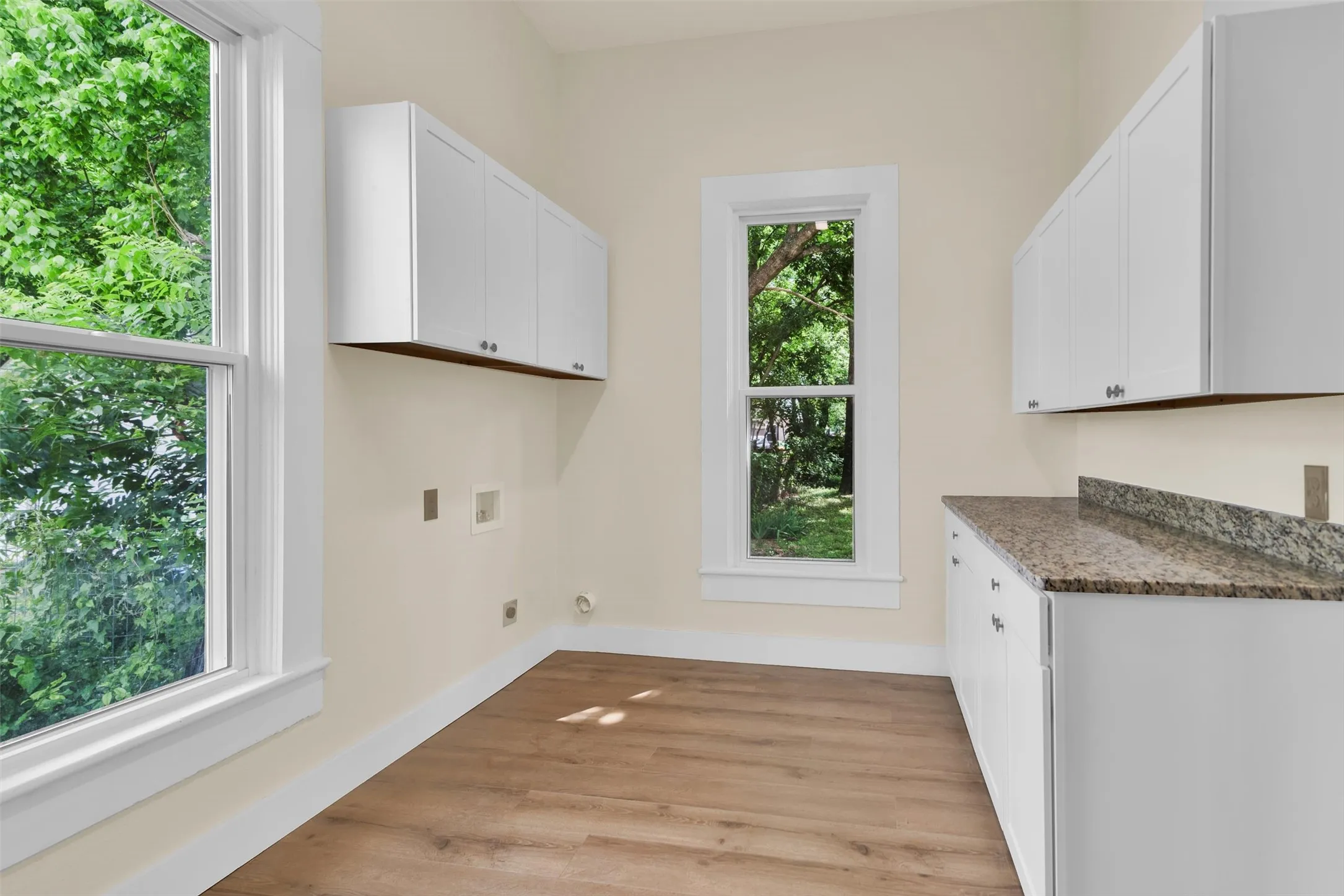 Single Family Residence For Sale in Grayson County , 1219 S Travis Street, Sherman, Texas 75090, 3 Bedroom, 3 Bathroom, Garage spaces, 2,400 Sqft, built in 1900, Price $370,000, mls#21275308, Real Estate Agent in Sherman, Homes For Sale in Grayson county, Homes For Sale in Sherman, Realtor in Sherman Texas, Real Estate Brokerage Independent Realty Texas, Luminita Cordes Realtor