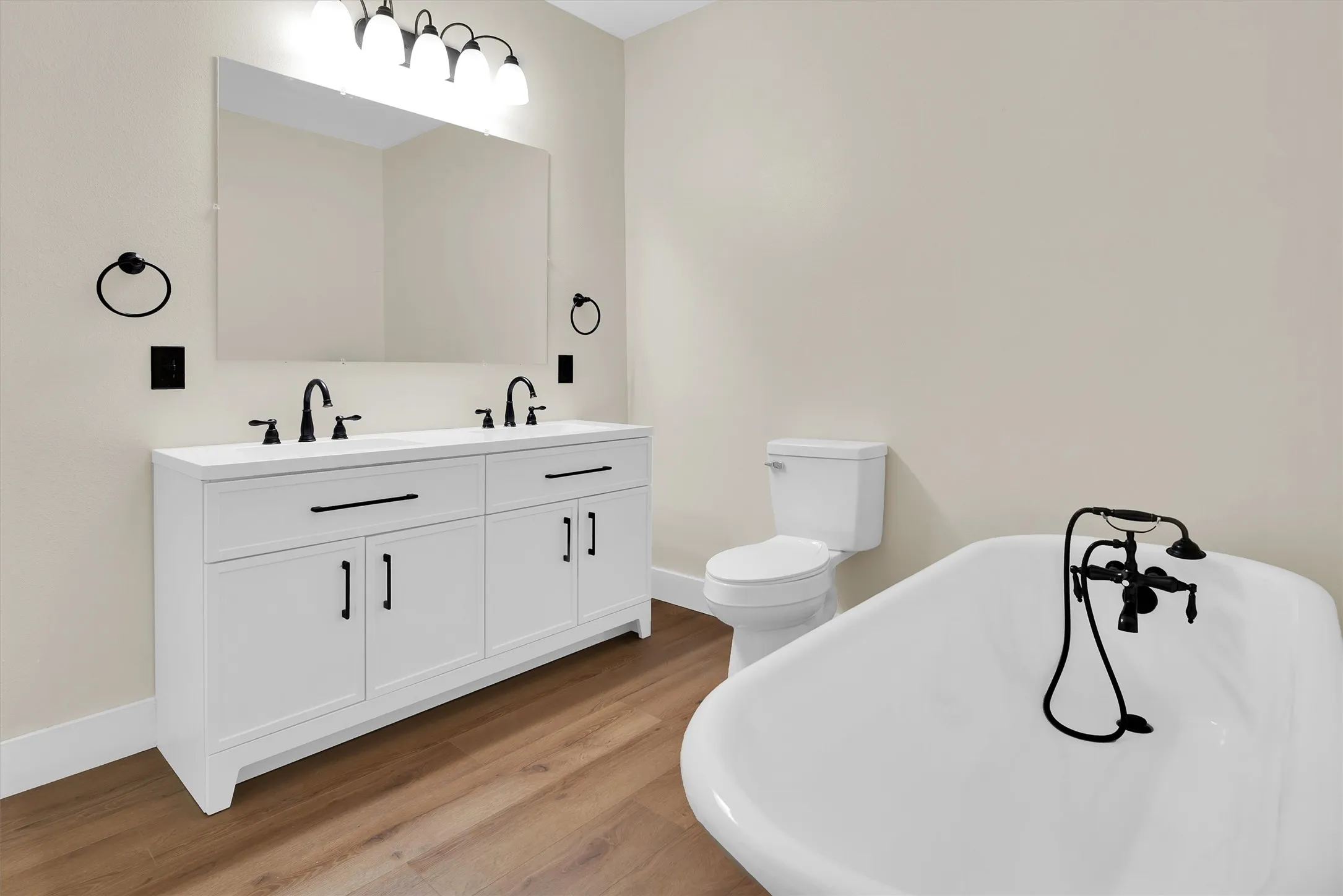 Single Family Residence For Sale in Grayson County , 1219 S Travis Street, Sherman, Texas 75090, 3 Bedroom, 3 Bathroom, Garage spaces, 2,400 Sqft, built in 1900, Price $370,000, mls#21275308, Real Estate Agent in Sherman, Homes For Sale in Grayson county, Homes For Sale in Sherman, Realtor in Sherman Texas, Real Estate Brokerage Independent Realty Texas, Luminita Cordes Realtor