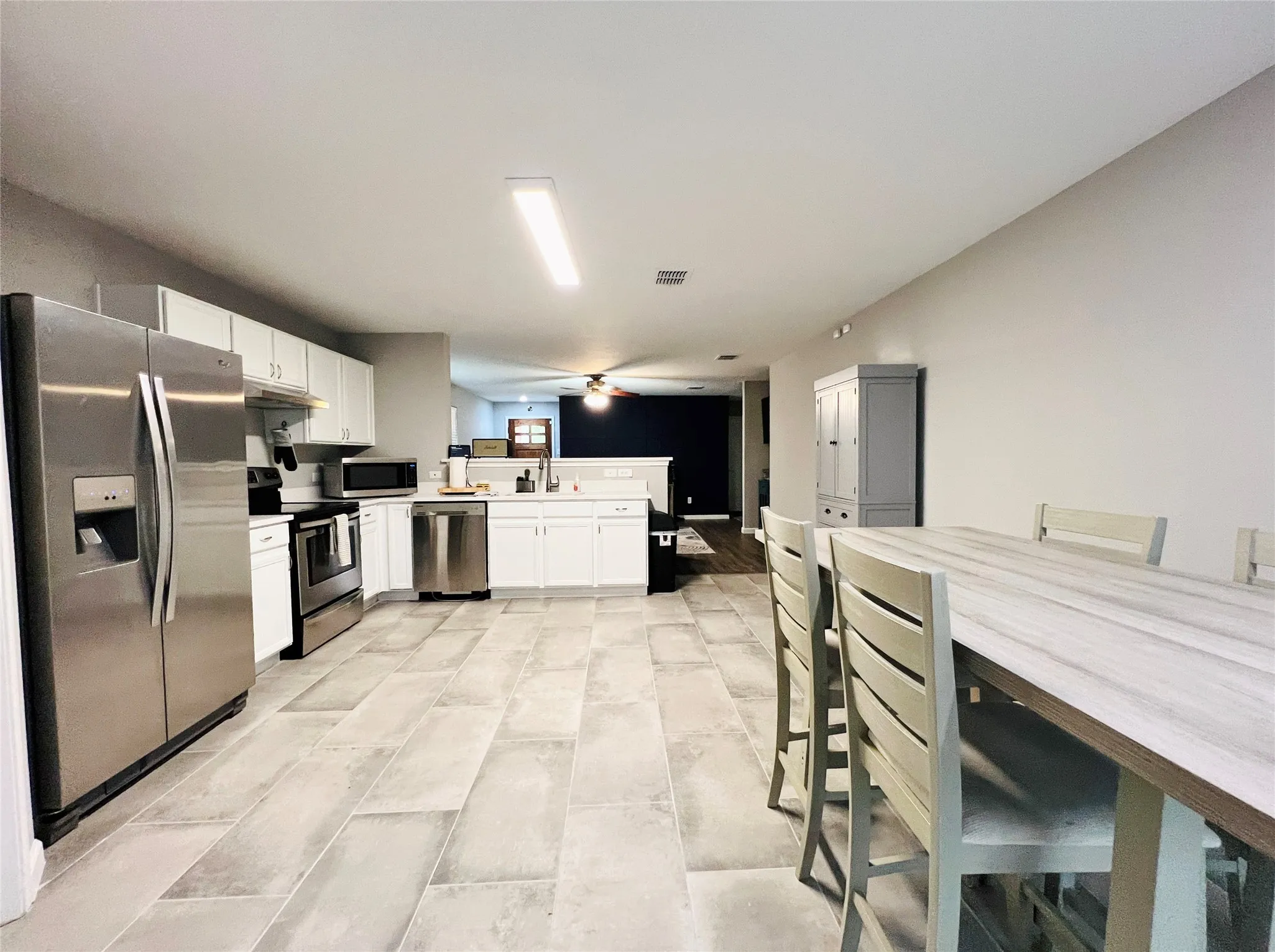Single Family Residence For Rent in Tarrant County , 856 Poncho Lane, Fort Worth, Texas 76052, 3 Bedroom, 2 Bathroom, 2 Garage spaces, 1,586 Sqft, built in 2006, mls#21275466, Real Estate Agent in Fort Worth, Homes For Rent in Tarrant county, Homes For Rent in Fort Worth, Realtor in Fort Worth Texas, Real Estate Brokerage Independent Realty Texas, Luminita Cordes Realtor
