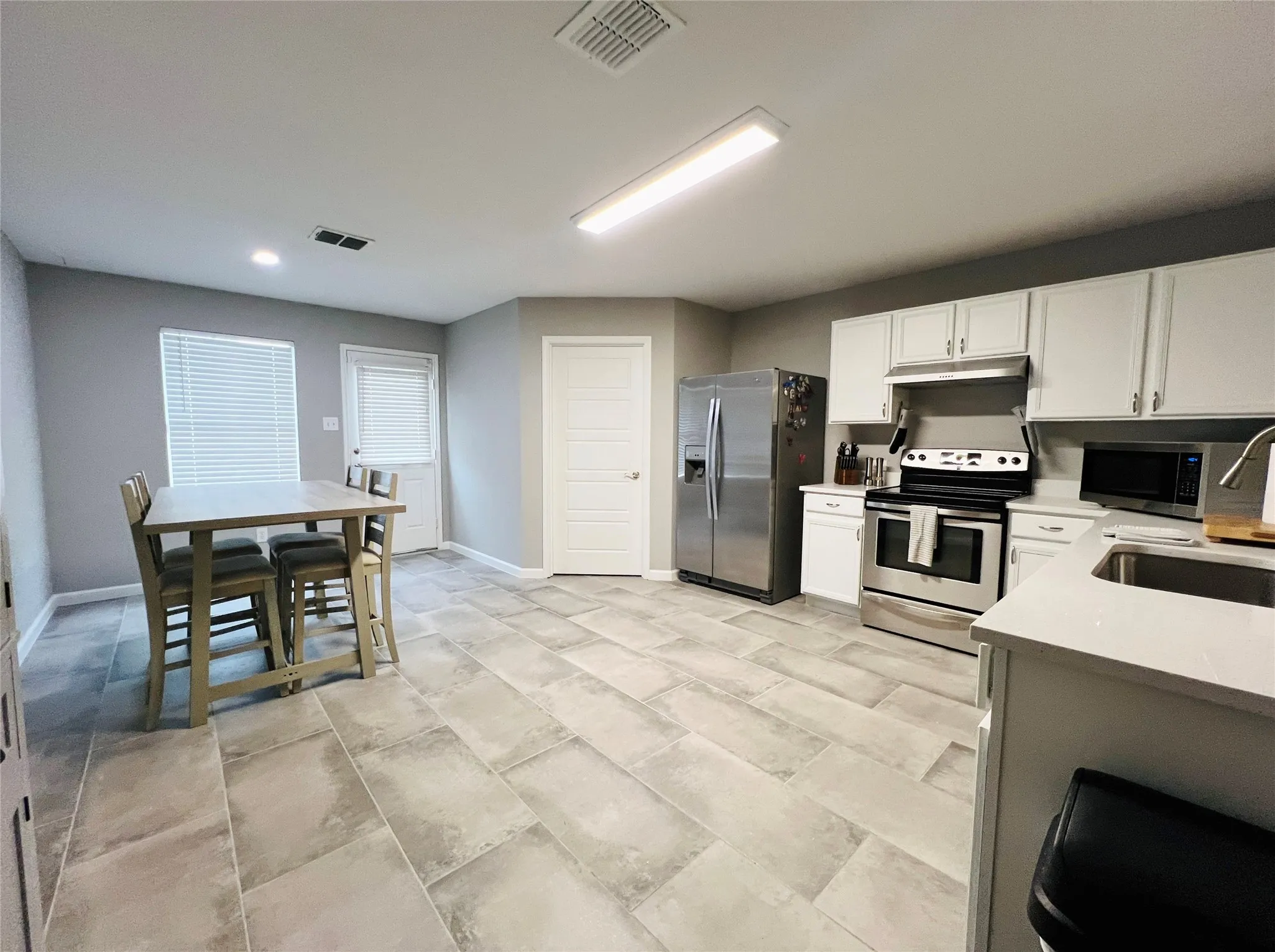 Single Family Residence For Rent in Tarrant County , 856 Poncho Lane, Fort Worth, Texas 76052, 3 Bedroom, 2 Bathroom, 2 Garage spaces, 1,586 Sqft, built in 2006, mls#21275466, Real Estate Agent in Fort Worth, Homes For Rent in Tarrant county, Homes For Rent in Fort Worth, Realtor in Fort Worth Texas, Real Estate Brokerage Independent Realty Texas, Luminita Cordes Realtor