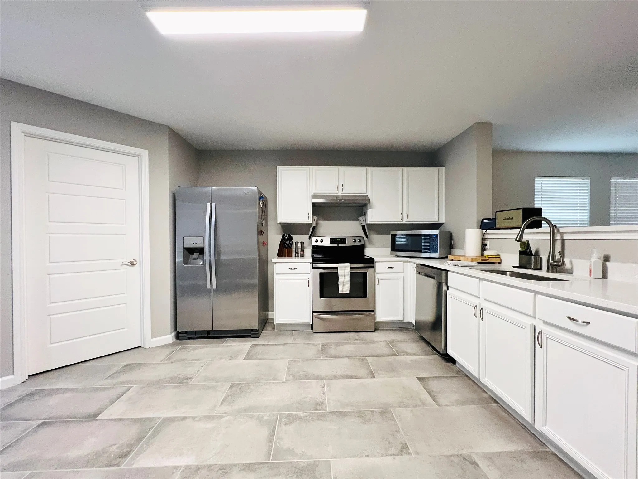Single Family Residence For Rent in Tarrant County , 856 Poncho Lane, Fort Worth, Texas 76052, 3 Bedroom, 2 Bathroom, 2 Garage spaces, 1,586 Sqft, built in 2006, mls#21275466, Real Estate Agent in Fort Worth, Homes For Rent in Tarrant county, Homes For Rent in Fort Worth, Realtor in Fort Worth Texas, Real Estate Brokerage Independent Realty Texas, Luminita Cordes Realtor