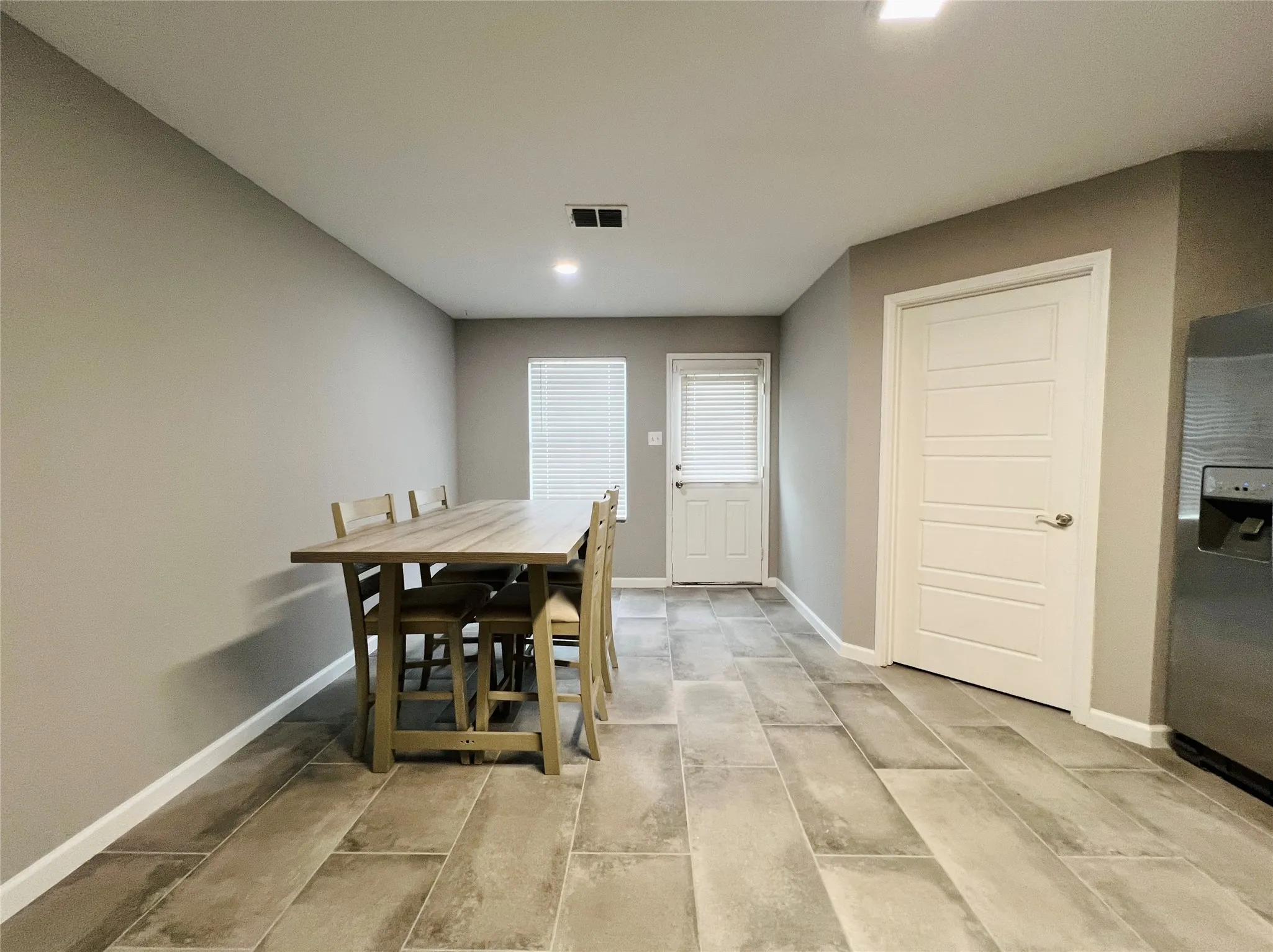 Single Family Residence For Rent in Tarrant County , 856 Poncho Lane, Fort Worth, Texas 76052, 3 Bedroom, 2 Bathroom, 2 Garage spaces, 1,586 Sqft, built in 2006, mls#21275466, Real Estate Agent in Fort Worth, Homes For Rent in Tarrant county, Homes For Rent in Fort Worth, Realtor in Fort Worth Texas, Real Estate Brokerage Independent Realty Texas, Luminita Cordes Realtor