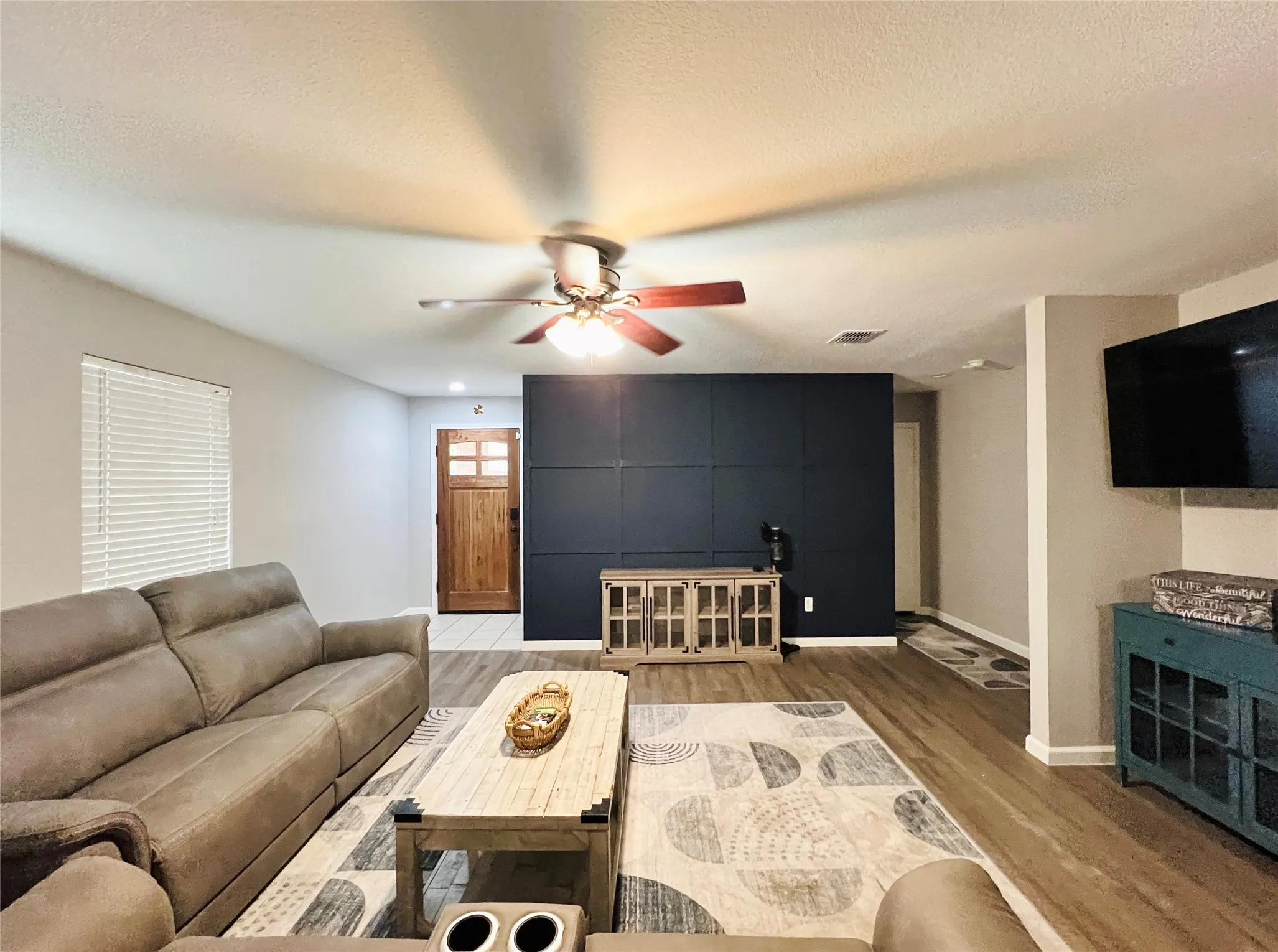 Single Family Residence For Rent in Tarrant County , 856 Poncho Lane, Fort Worth, Texas 76052, 3 Bedroom, 2 Bathroom, 2 Garage spaces, 1,586 Sqft, built in 2006, mls#21275466, Real Estate Agent in Fort Worth, Homes For Rent in Tarrant county, Homes For Rent in Fort Worth, Realtor in Fort Worth Texas, Real Estate Brokerage Independent Realty Texas, Luminita Cordes Realtor